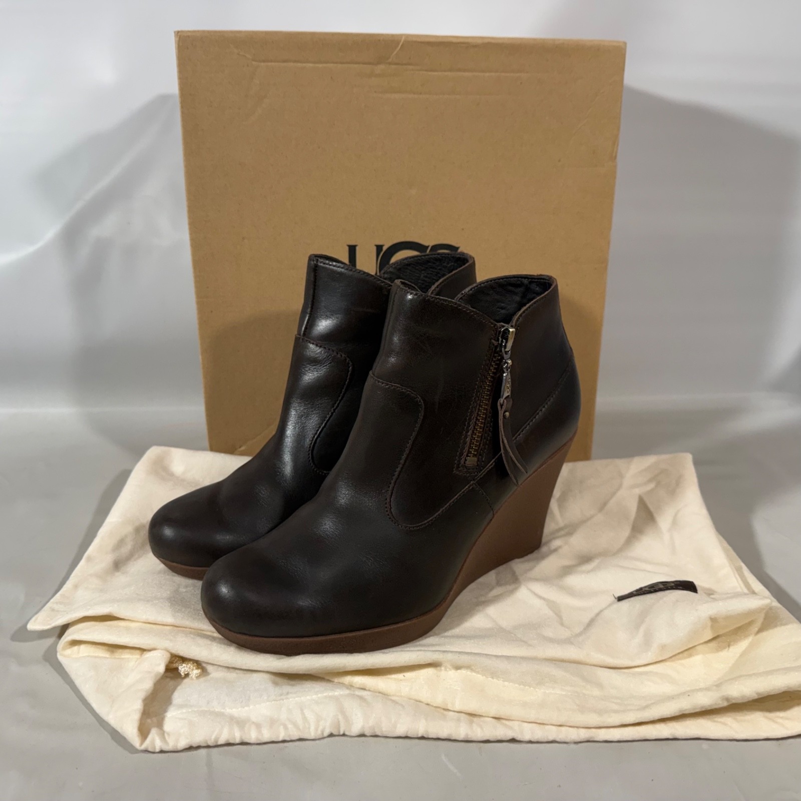 UGG Meredith Ankle Wedge Boots Leather Bootie Womens US 7.5 SN 1009948 New NOS UGG Meredith Ankle Wedge Boots Leather Bootie Womens US 7.5 SN 1009948 New NOS
