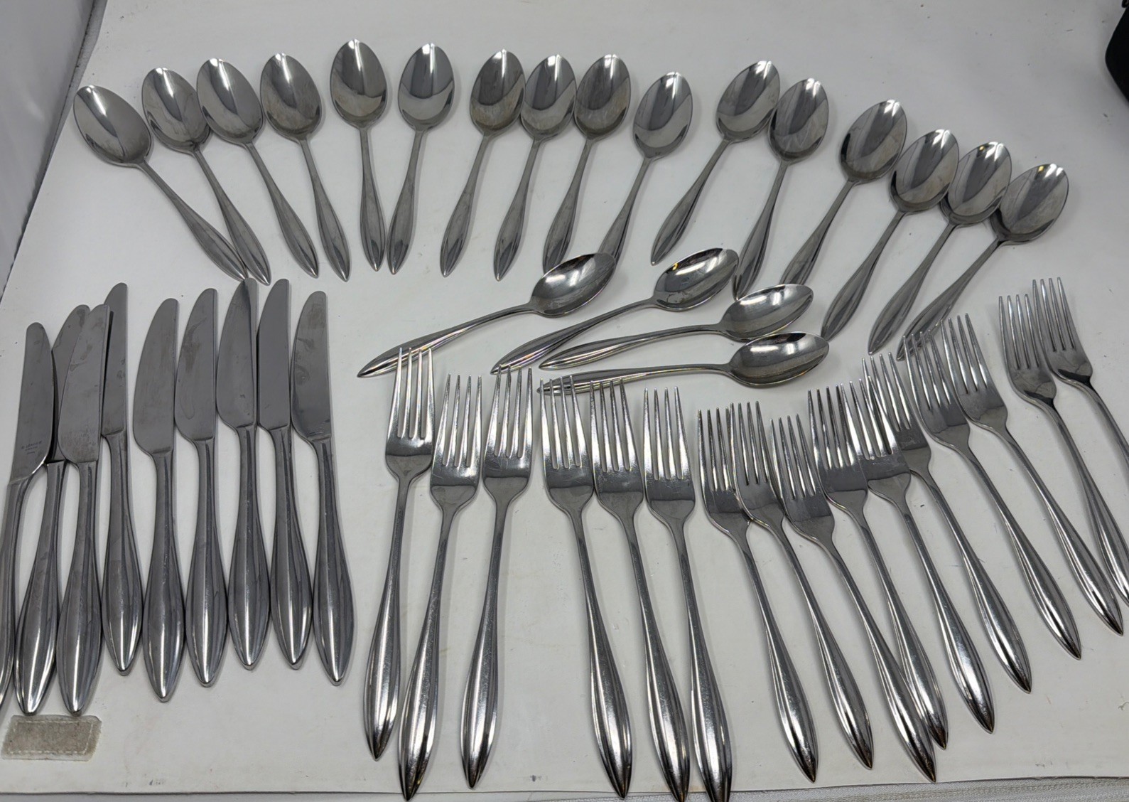 Lenox 45 Piece SCULPT 18/10 Stainless Steel Flatware Set Silver Lenox 45 Piece SCULPT 18/10 Stainless Steel Flatware Set Silver