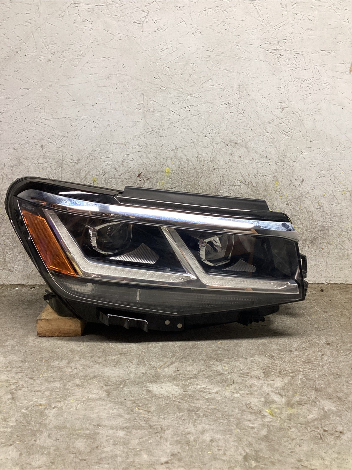 2020-2023 Volkswagen Atlas CROSS SPORT RH Right Passenger Side LED HEADLIGHT OEM 2020-2023 Volkswagen Atlas CROSS SPORT RH Right Passenger Side LED HEADLIGHT OEM