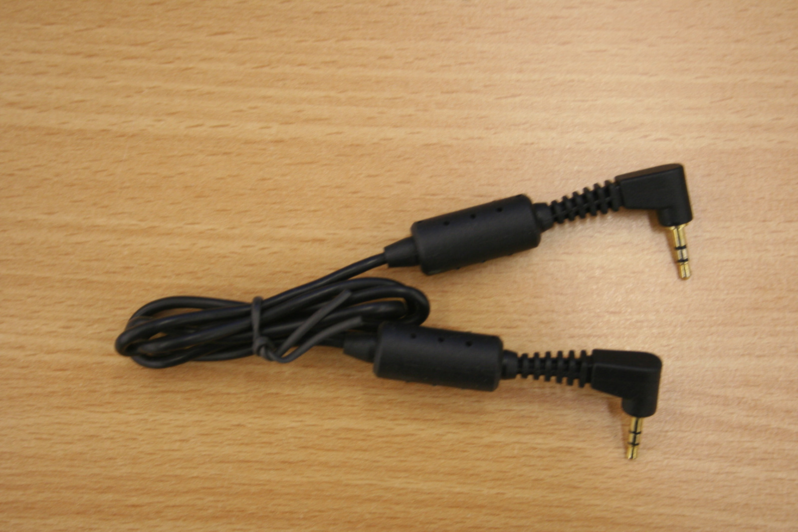 2.5 mm to 2.5 mm Data Transfer Cable Male (Plug) 2.5 mm to 2.5 mm Data Transfer Cable Male (Plug)