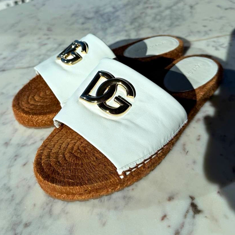 Dolce & Gabbana Women\'s White Leather Logo Slide Sandals EU 39 US 9 Dolce & Gabbana Women\'s White Leather Logo Slide Sandals EU 39 US 9