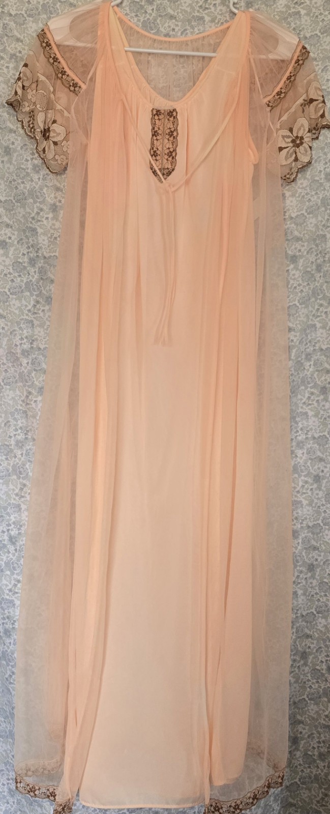 Womens M Peach Vintage Nightgown With Robe Womens M Peach Vintage Nightgown With Robe
