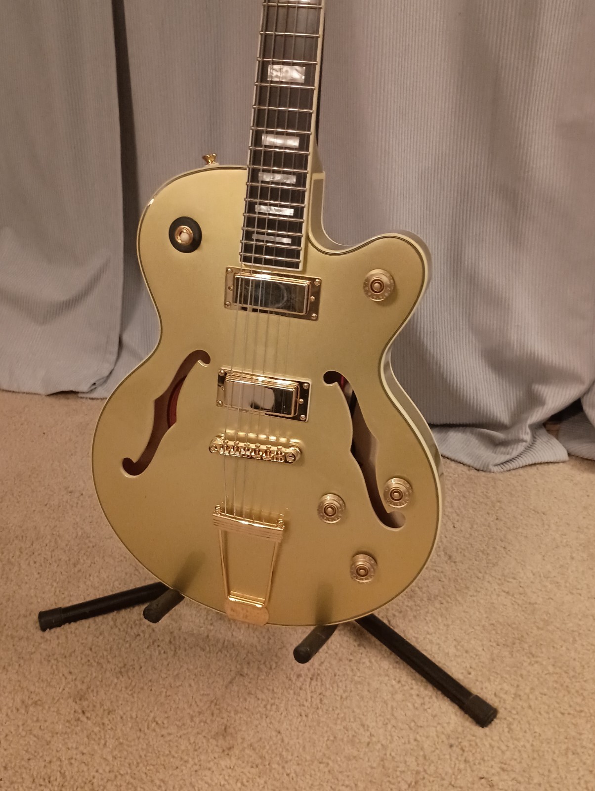 Epiphone Uptown Kat ES GOLD w/HARD CASE - NEVER USED Epiphone Uptown Kat ES GOLD w/HARD CASE - NEVER USED