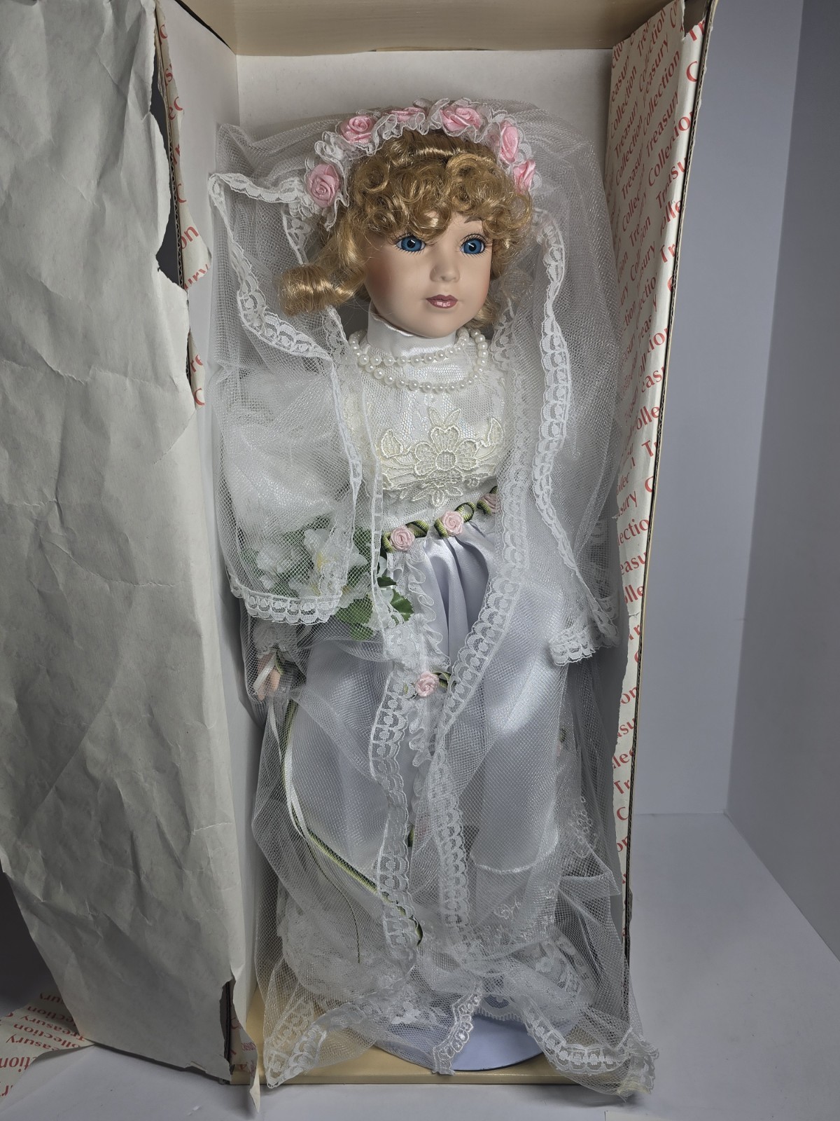 Brinn\'s Porcelain Bride Doll Blonde Blue Eyes Wedding Dress Veil Box Stand COA Brinn\'s Porcelain Bride Doll Blonde Blue Eyes Wedding Dress Veil Box Stand COA