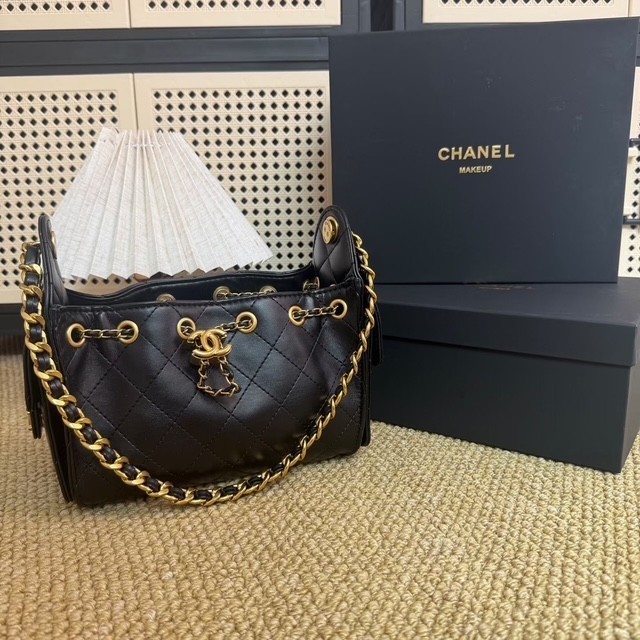 Chanel Makeup Black Quilted Shoulder Strap Bag Crossbody - VIP Gift Chanel Makeup Black Quilted Shoulder Strap Bag Crossbody - VIP Gift
