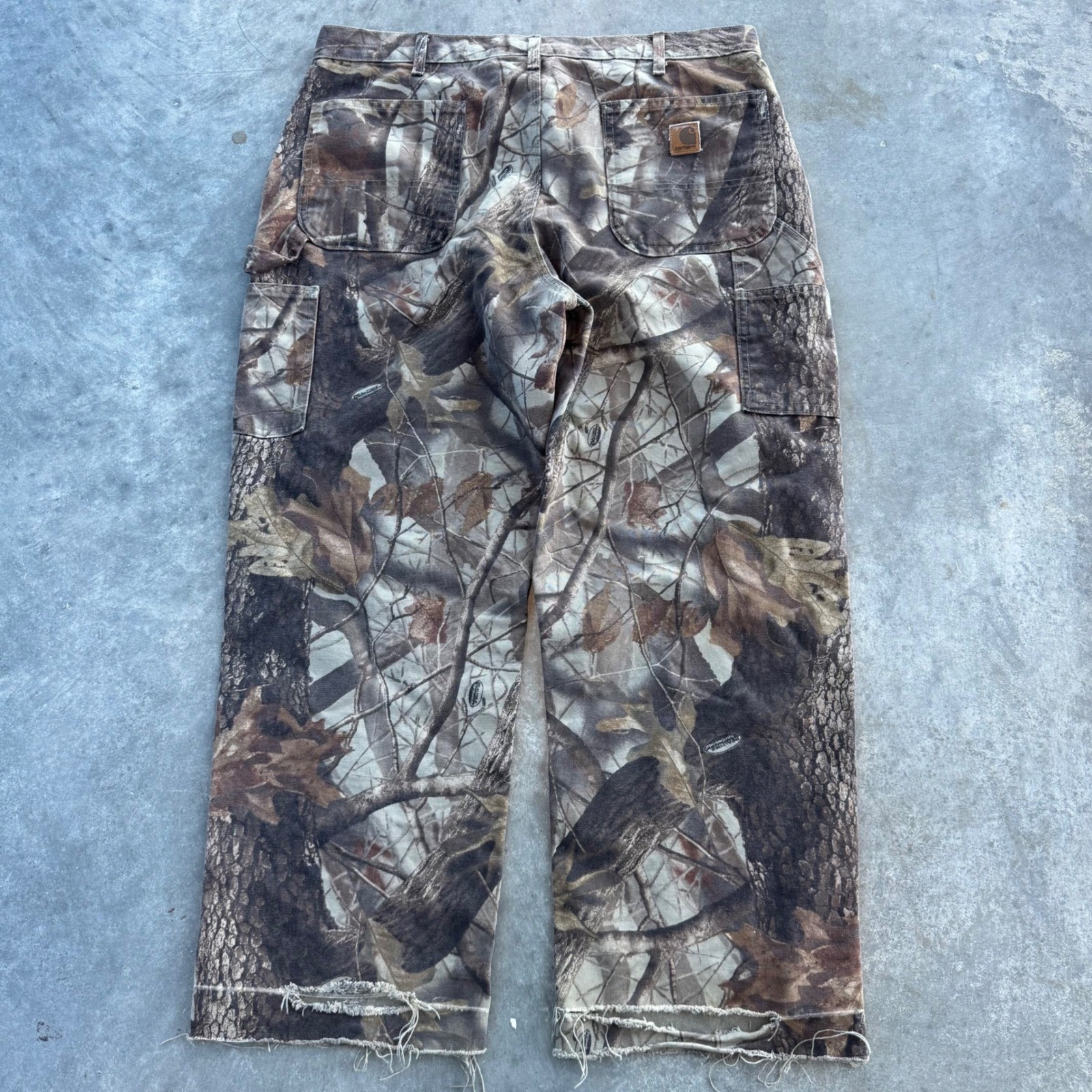 Carhartt B158 CMO RealTree Camo Dungaree Fit Work Pants Mens 38x32 Distressed Carhartt B158 CMO RealTree Camo Dungaree Fit Work Pants Mens 38x32 Distressed
