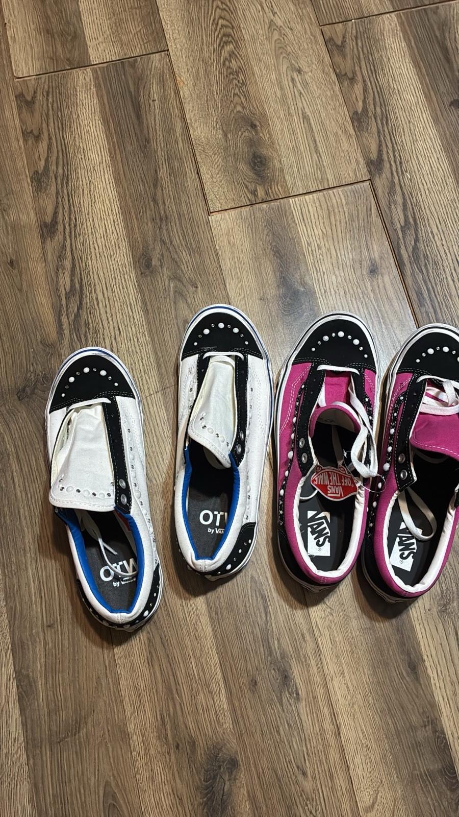 VANS Pearlized Pack Pink&White Pairs (1 pair=220) (Bundle= 315) Size 11.5 (DM) VANS Pearlized Pack Pink&White Pairs (1 pair=220) (Bundle= 315) Size 11.5 (DM)