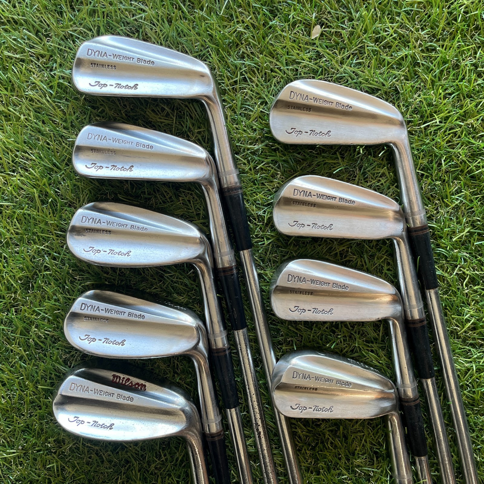 Wilson Top Notch Dyna Weight Blade Iron Set 2-Pw Stainless Leather Grips Vintage Wilson Top Notch Dyna Weight Blade Iron Set 2-Pw Stainless Leather Grips Vintage