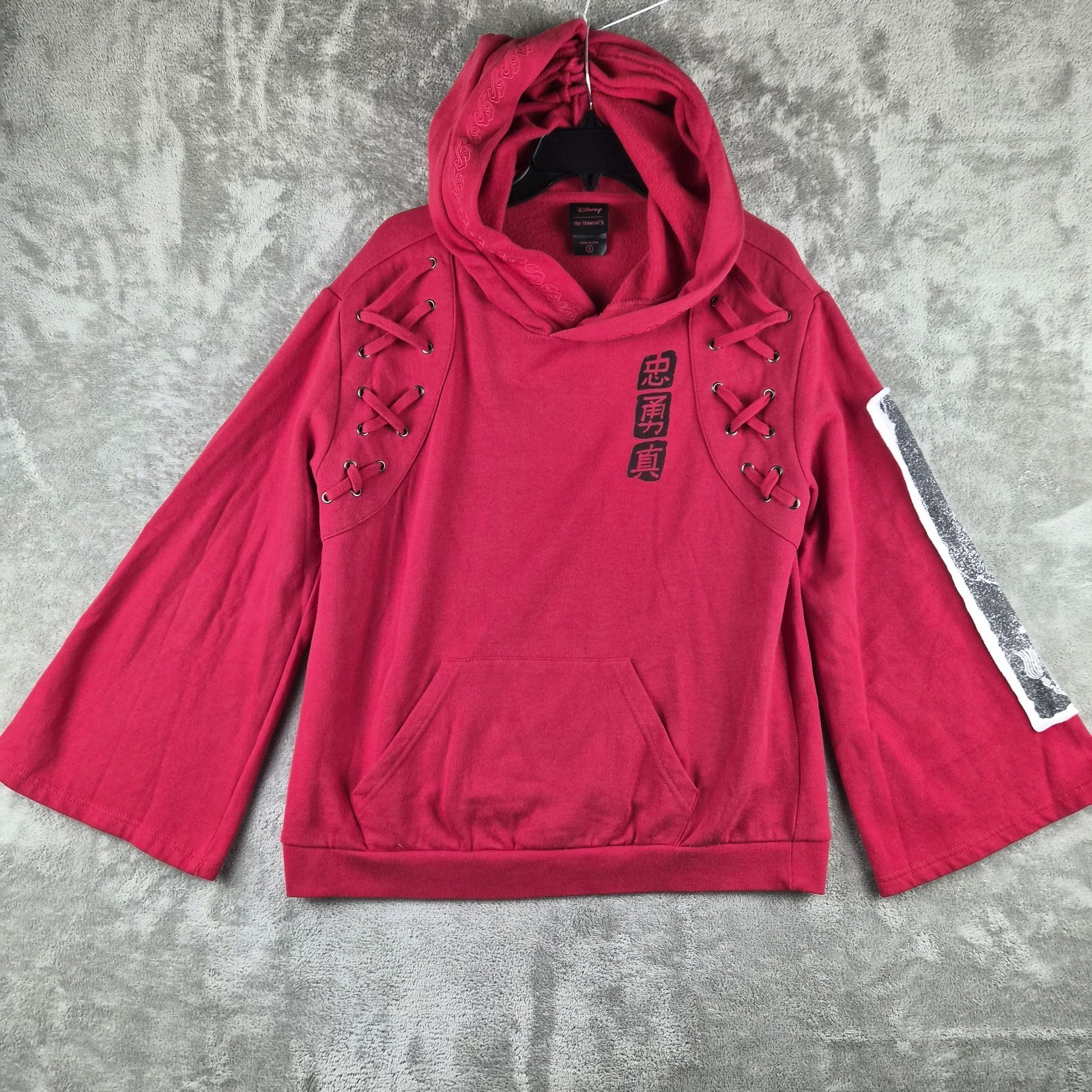 Disney Her Universe Mulan Hooded Sweatshirt Small Red Lace Up Graphic Pullover Disney Her Universe Mulan Hooded Sweatshirt Small Red Lace Up Graphic Pullover