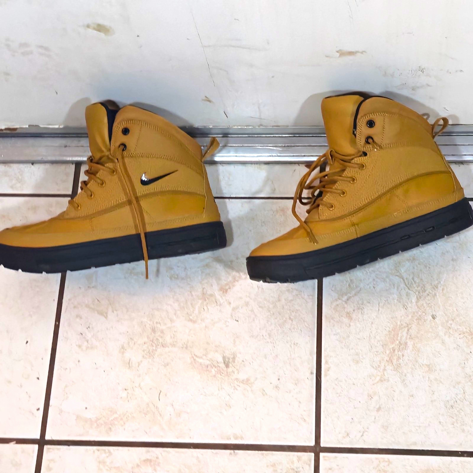 Nike ACG Woodside 2 High Wheat Boots Youth 6.5Y Waterproof Winter 524872-703 