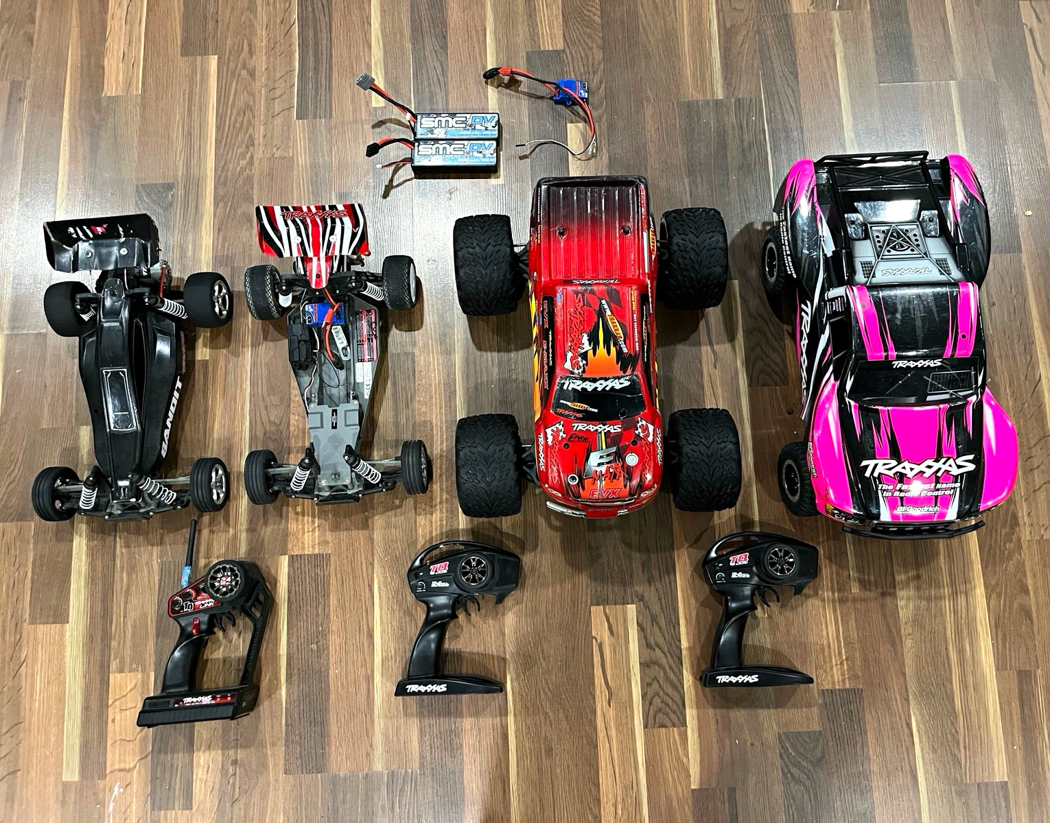 Huge Traxxas RC Bundle: Slash, 2x Bandits, Vintage E-Maxx 3906 Project & Extras Huge Traxxas RC Bundle: Slash, 2x Bandits, Vintage E-Maxx 3906 Project & Extras