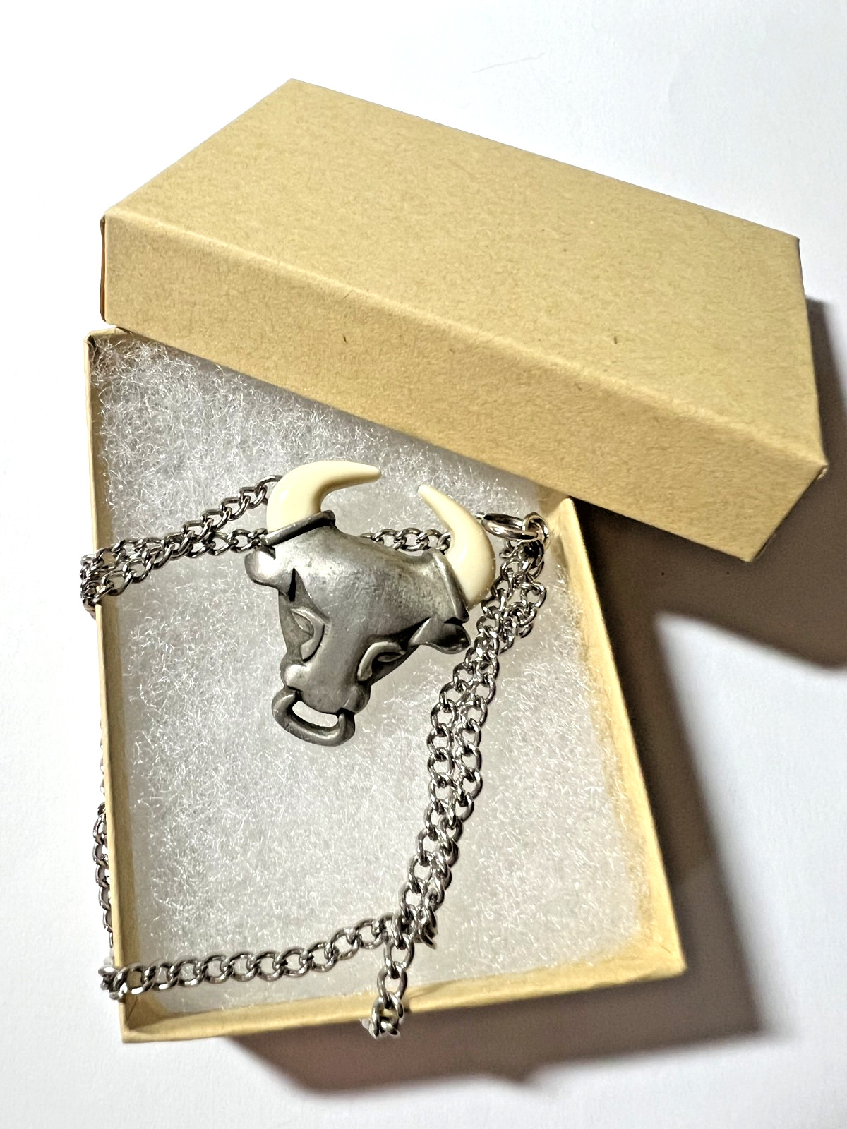 VTG 1978 Avon Wild Country Pewter Bull Head Pendant Necklace Faux Horn 18 VTG 1978 Avon Wild Country Pewter Bull Head Pendant Necklace Faux Horn 18