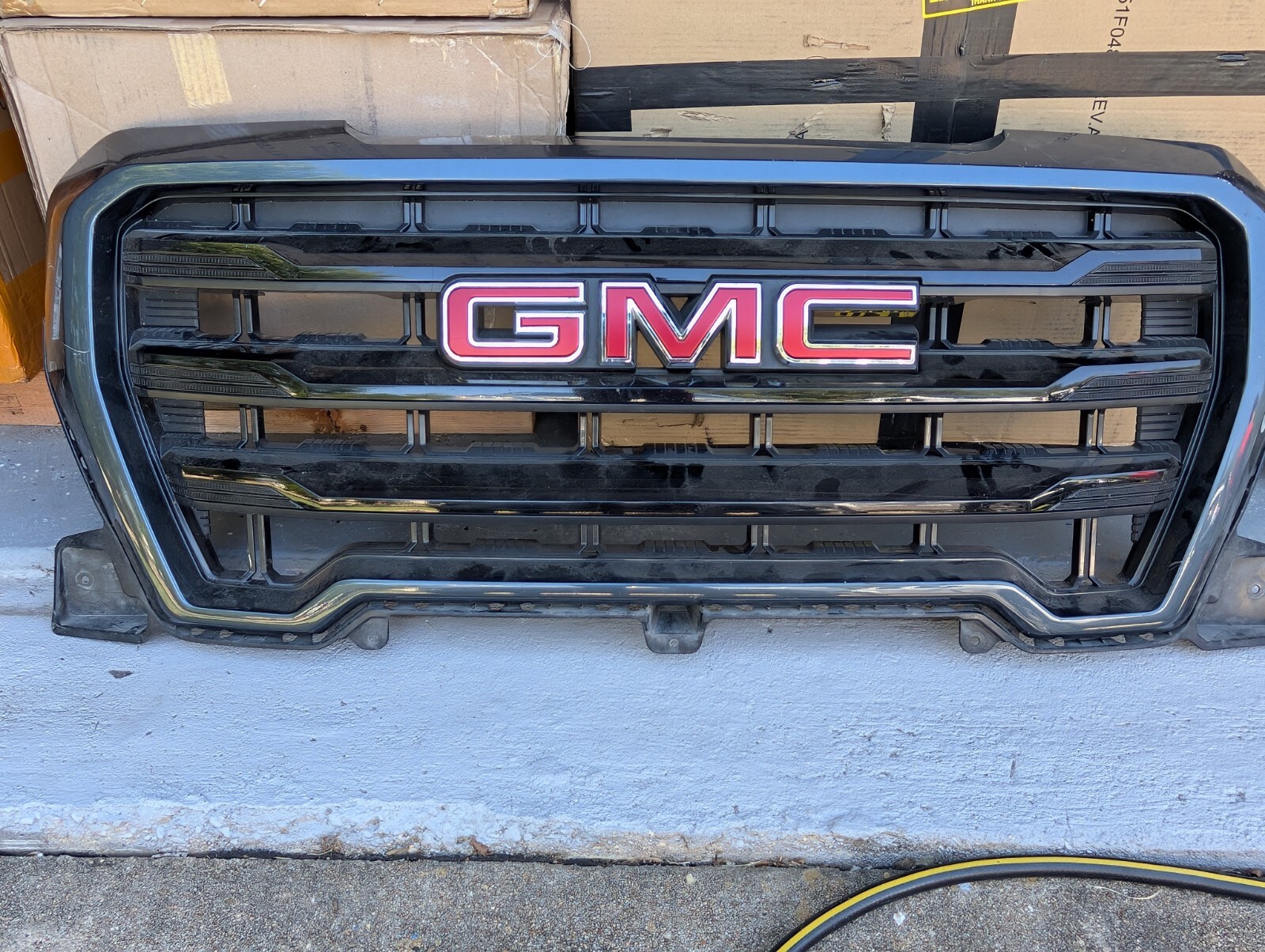 2019-2021 GMC SIERRA 1500 AT4 GRILLE ASSEMBY FRONT CENTER GRILL 84508261 OEM