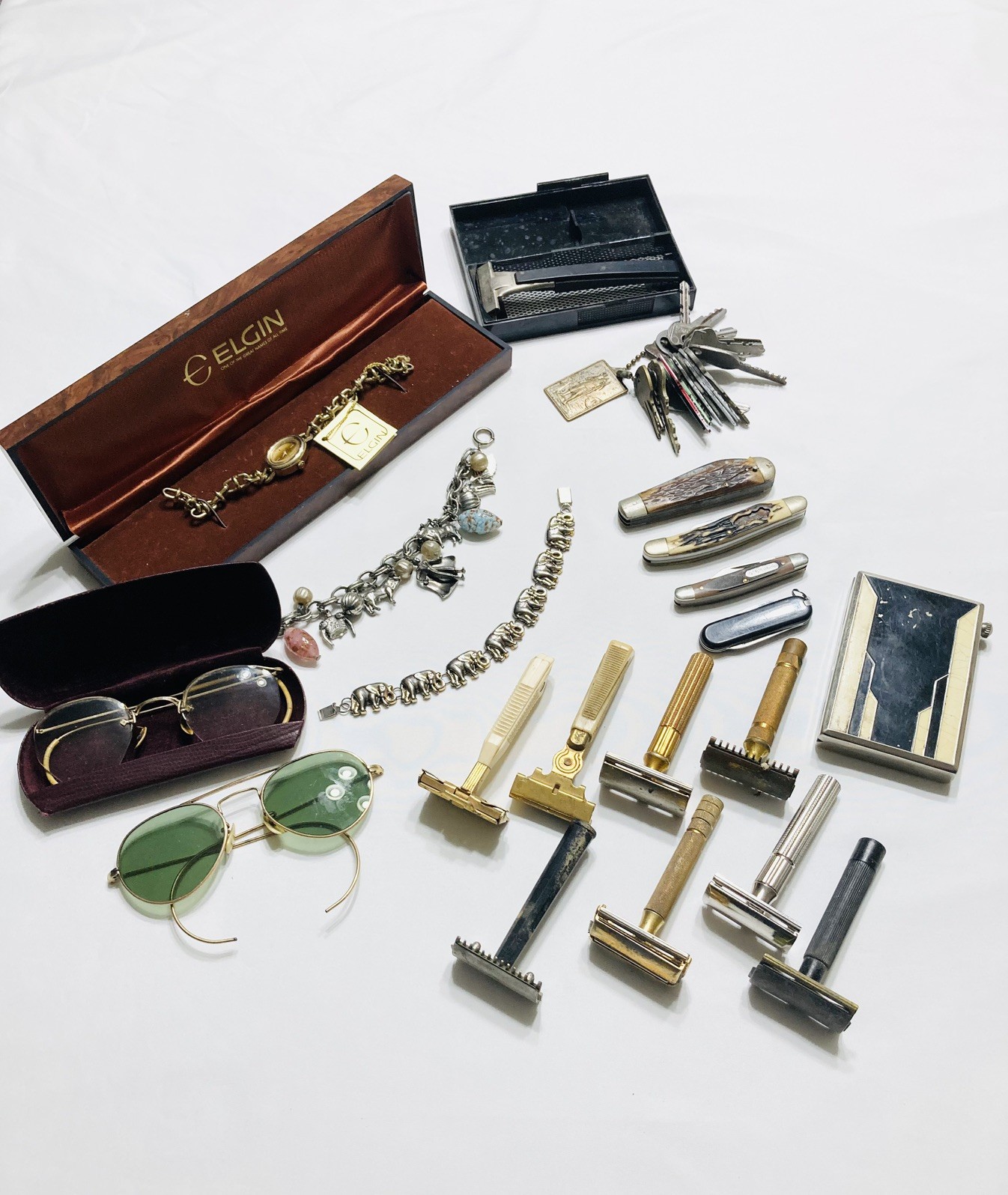 VINTAGE ESTATE JUNK DRAWER LOT~ KNIVES ~JEWELRY~ GOLD GLASSES ~ RAZORS VINTAGE ESTATE JUNK DRAWER LOT~ KNIVES ~JEWELRY~ GOLD GLASSES ~ RAZORS