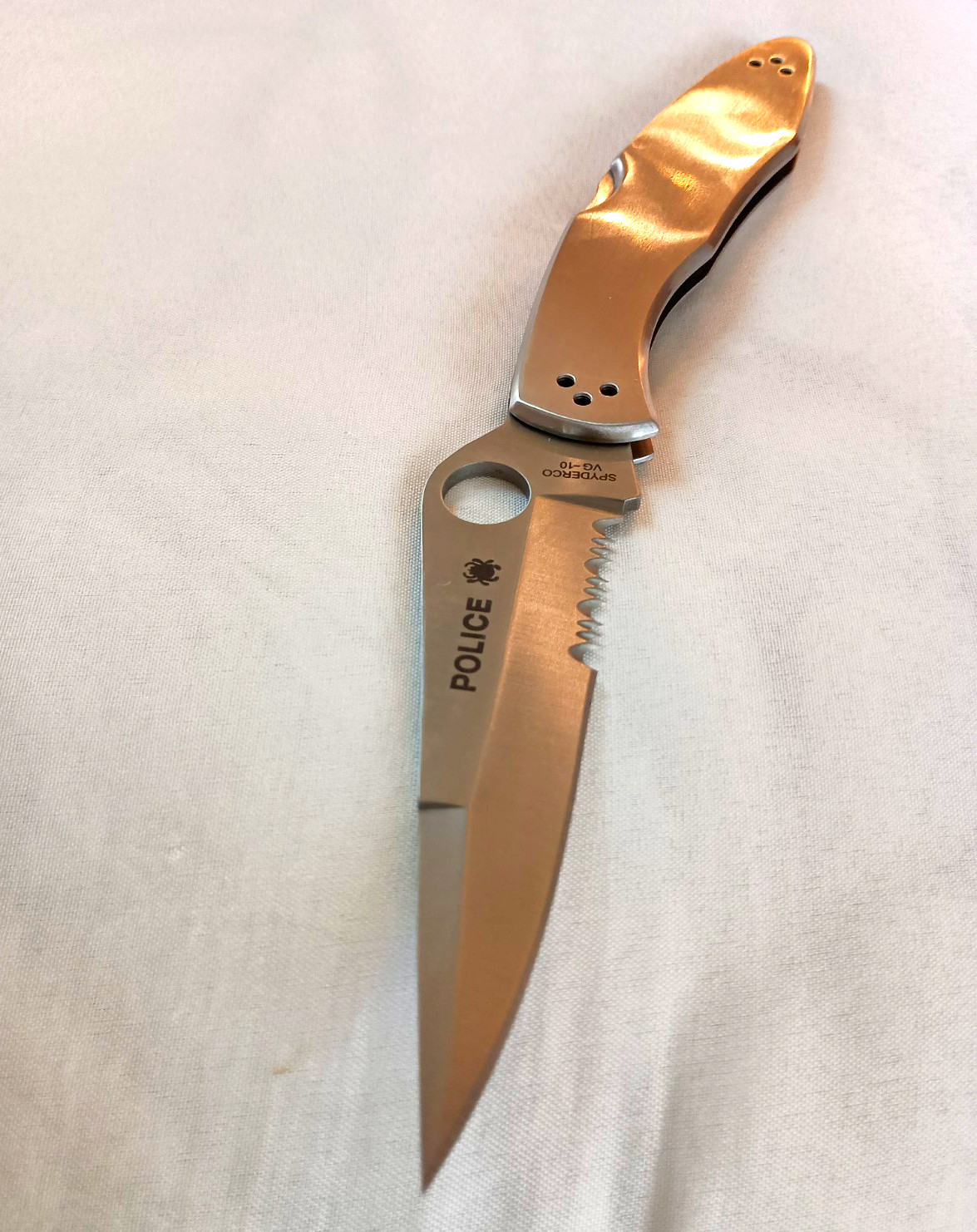 Spyderco Police Pocketknife Stainless Handle VG-10 Combo Clip Point Lockback Spyderco Police Pocketknife Stainless Handle VG-10 Combo Clip Point Lockback