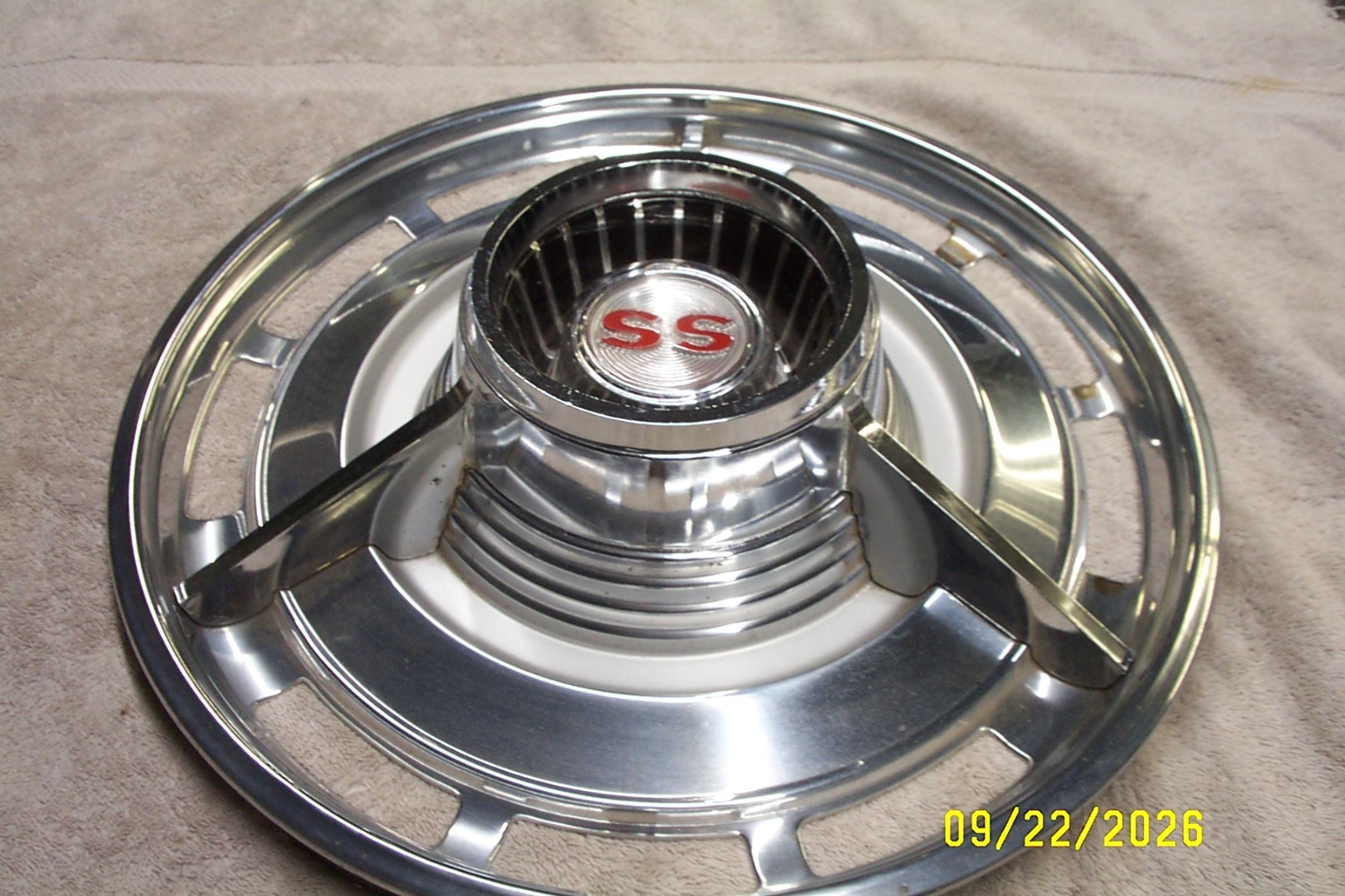 VINTAGE 1963 CHEVROLET IMPALA SS SPINNER HUBCAP VINTAGE 1963 CHEVROLET IMPALA SS SPINNER HUBCAP