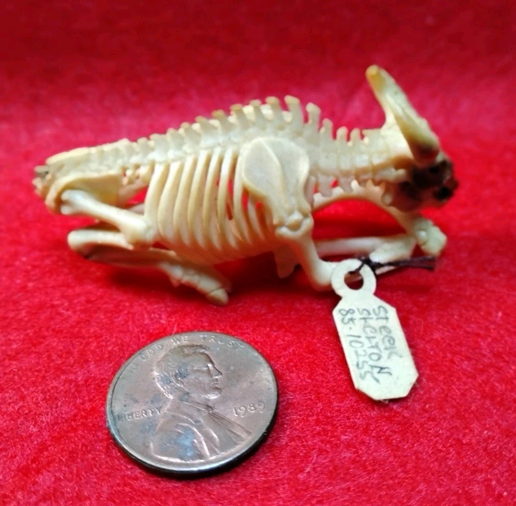 Antique Master Carved Steer. 2 1/8 Inches. Antique Master Carved Steer. 2 1/8 Inches.