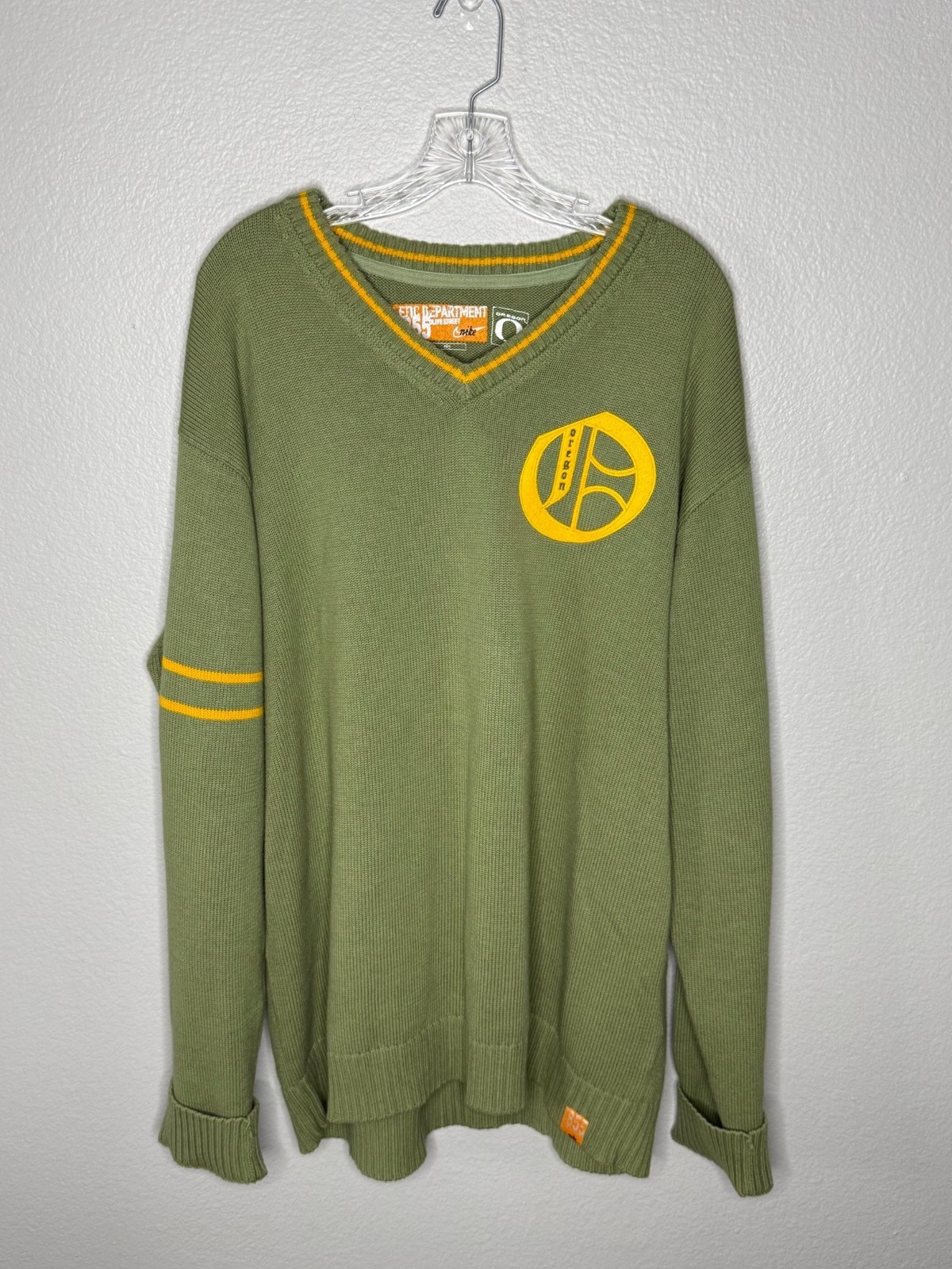 mid-2000s University of Oregon Ducks collegiate knit sweater mid-2000s University of Oregon Ducks collegiate knit sweater