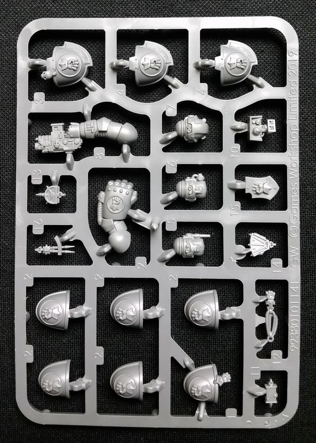 Imperial Fists Primaris Space Marines Upgrades Sprue Power Fist Warhammer 40K