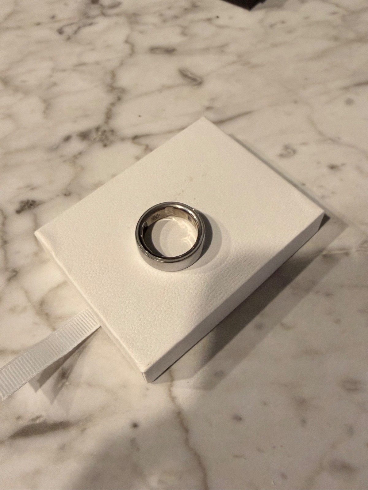 Size 10 silver oura ring gen 4. Good condition. ( does not include charger.) Size 10 silver oura ring gen 4. Good condition. ( does not include charger.)