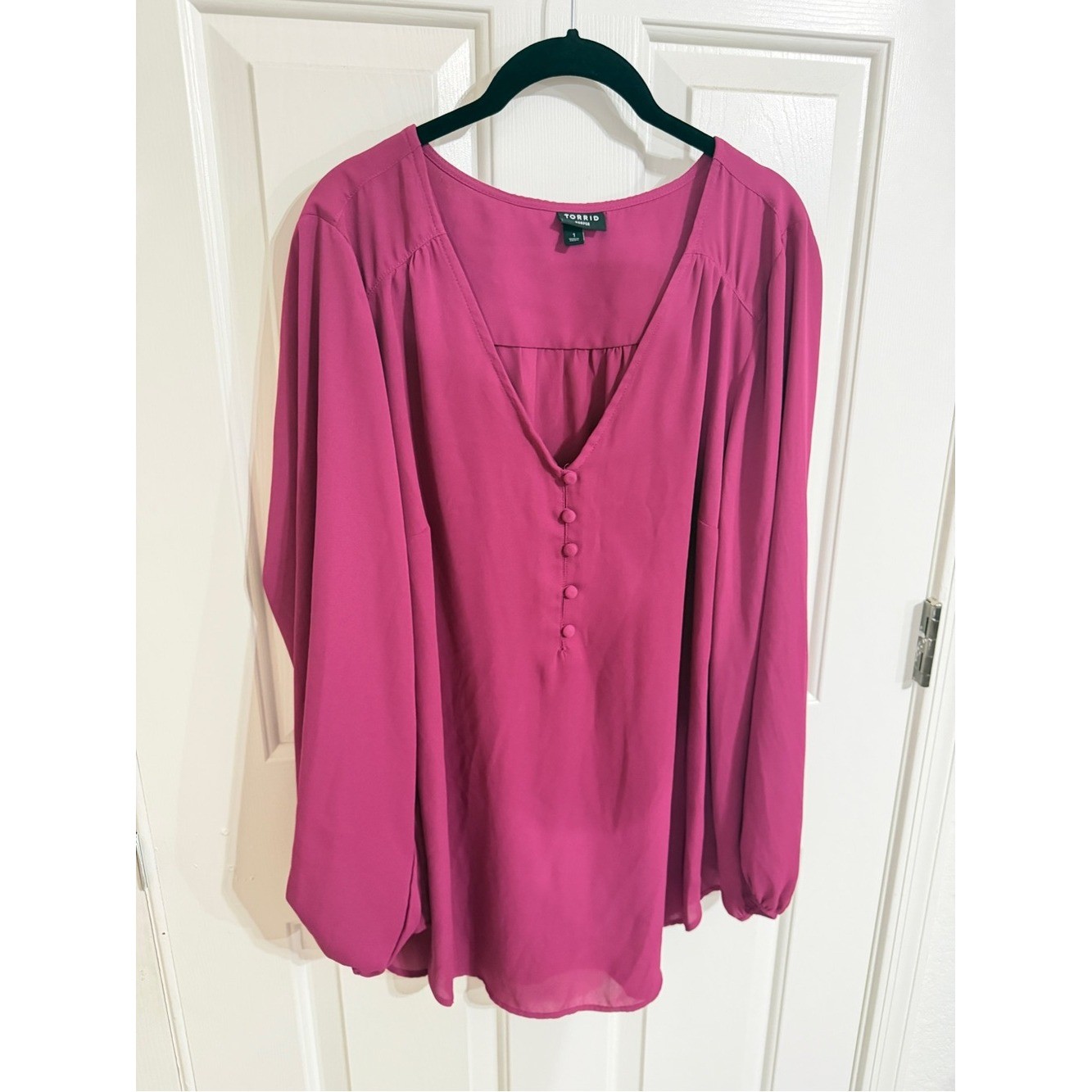 Torrid Harper Deep Magenta Button-Front V-Neck Blouse Pink 1X 43285194 Torrid Harper Deep Magenta Button-Front V-Neck Blouse Pink 1X 43285194