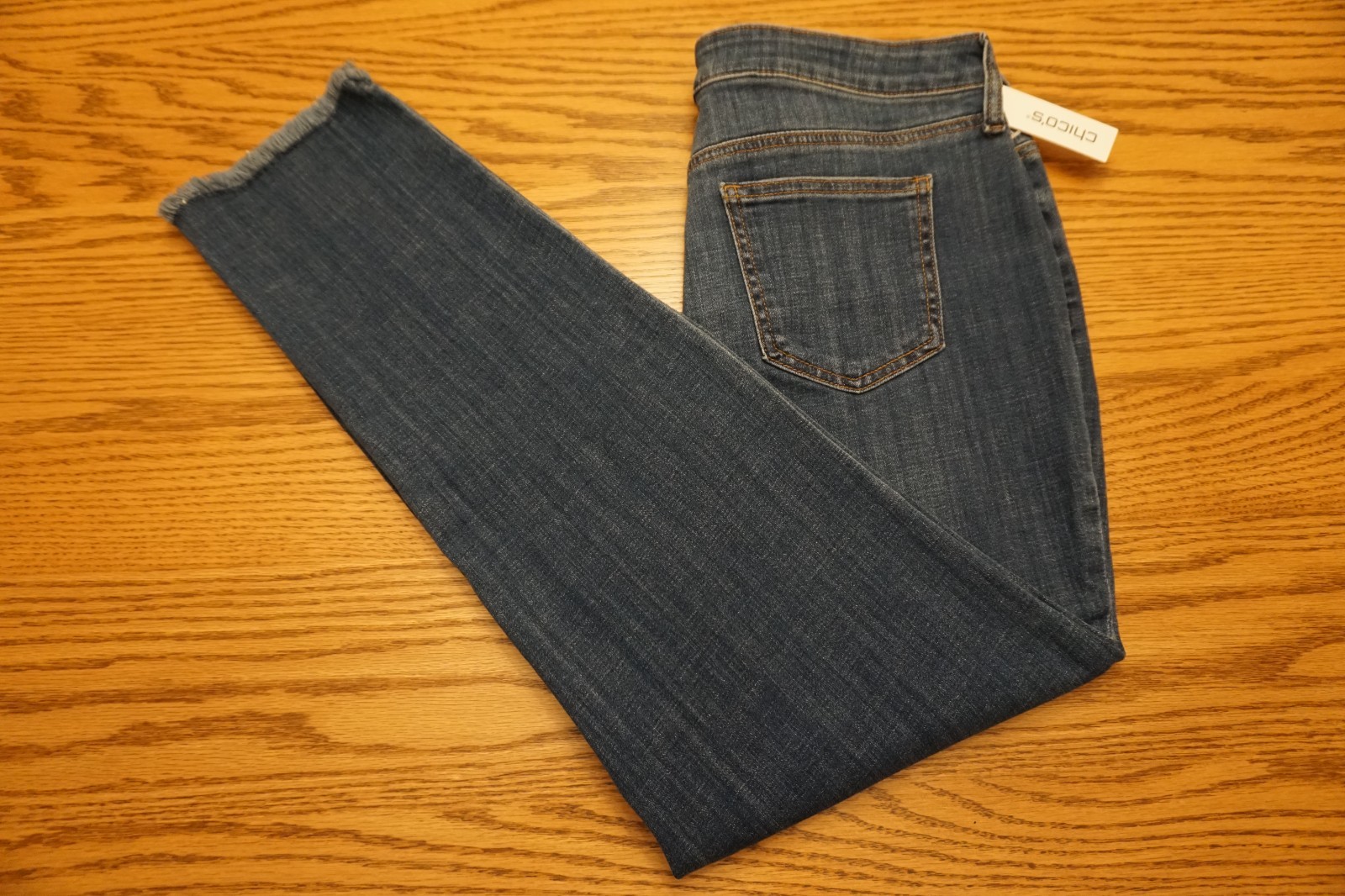 NWT WOMEN\'S CHICO\'S JEANS Size 10R / 1.5R So Slimming Girlfriend Slim Leg Ankle