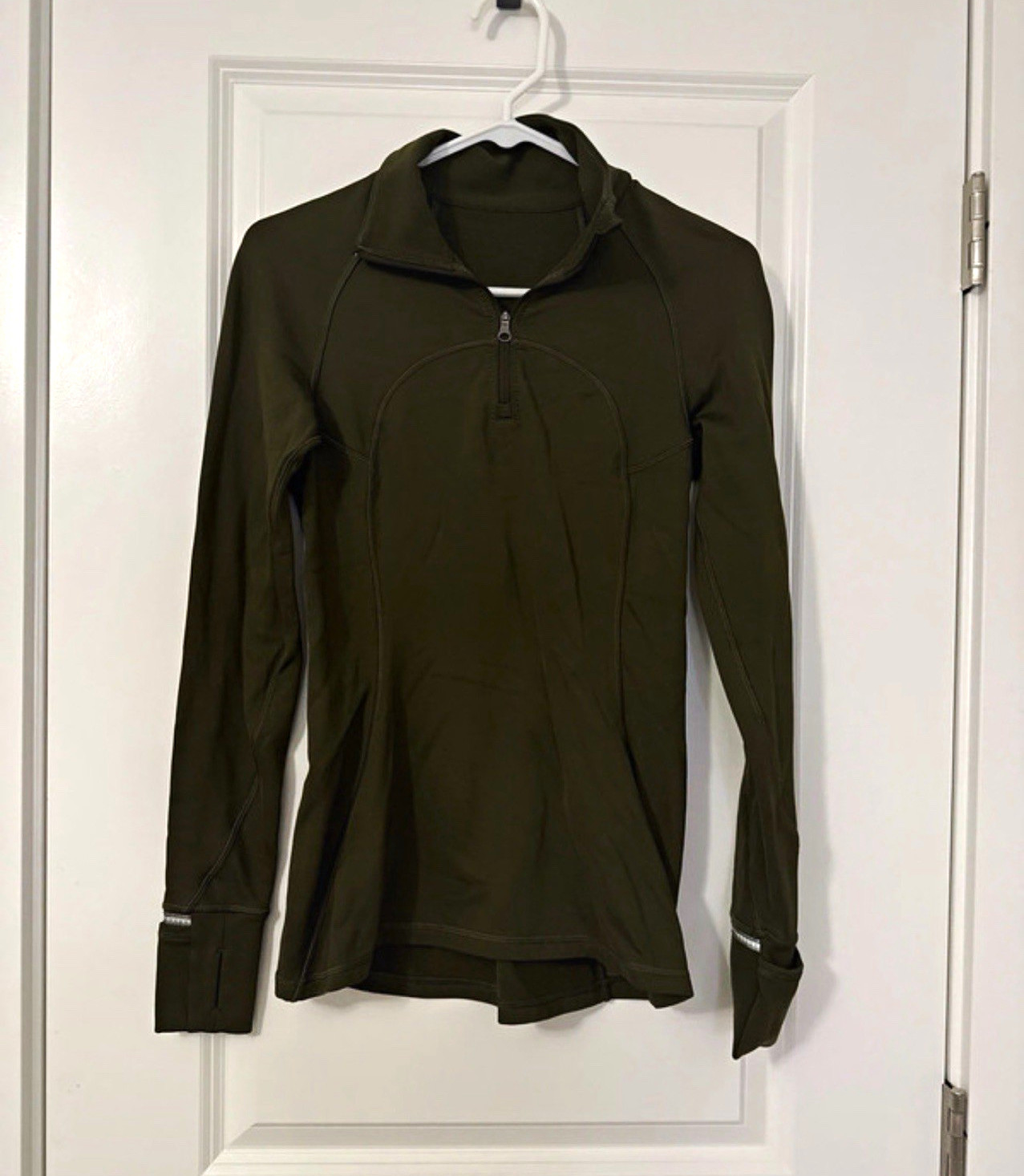 Lululemon Women’s Green 1/4 Zip Mock Neck Thumbholes Stretch Top Sz 6 Lululemon Women’s Green 1/4 Zip Mock Neck Thumbholes Stretch Top Sz 6