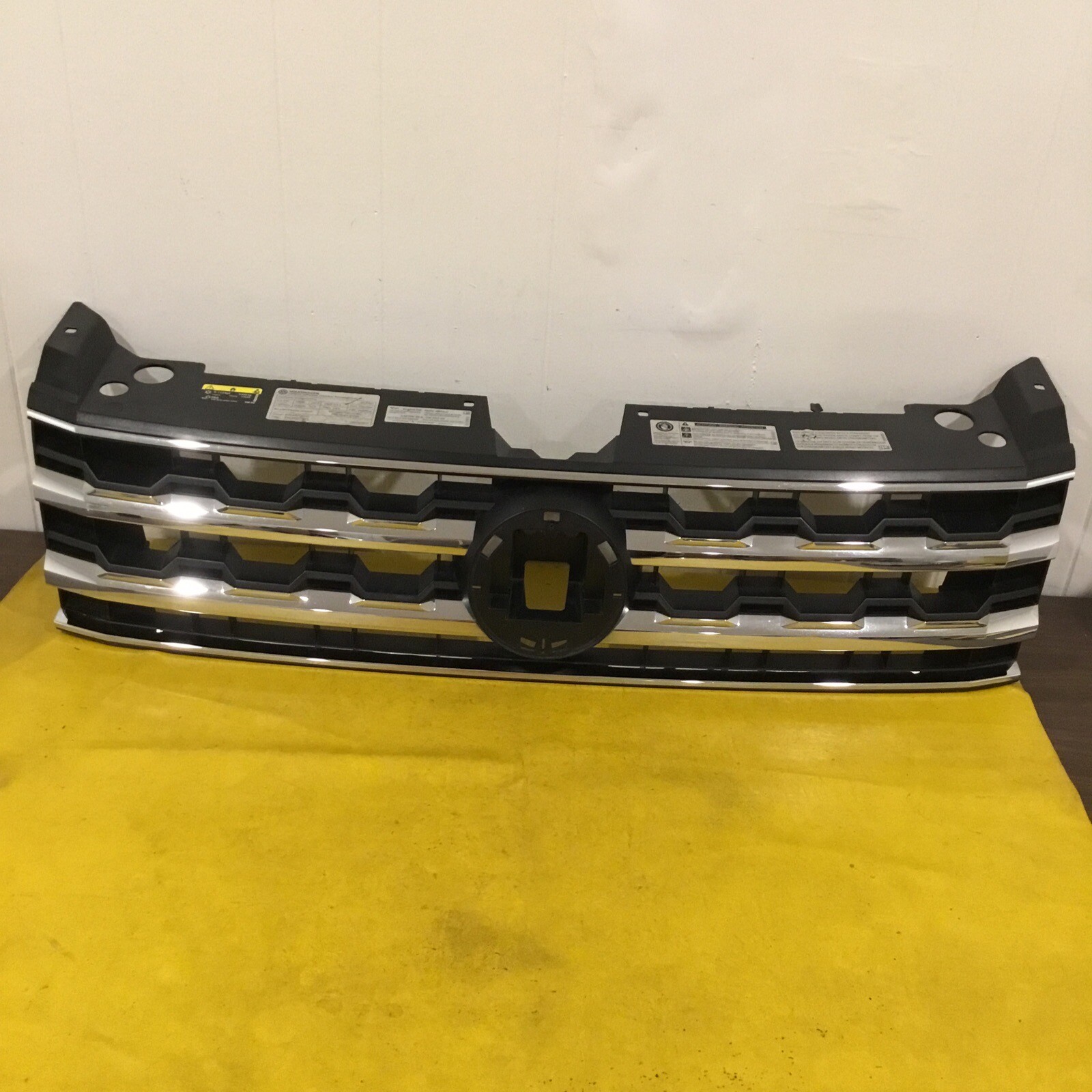 2018 2019 2020 Volkswagen VW Atlas Front Upper Grille 3CN853651 OEM 2018 2019 2020 Volkswagen VW Atlas Front Upper Grille 3CN853651 OEM