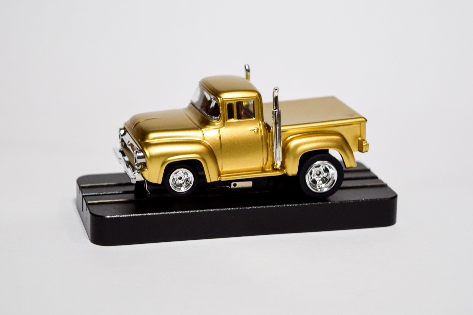CUSTOM NEW AUTO WORLD 4GEAR 1956 FORD F-100 TAMIYA GOLD HO SLOT CAR