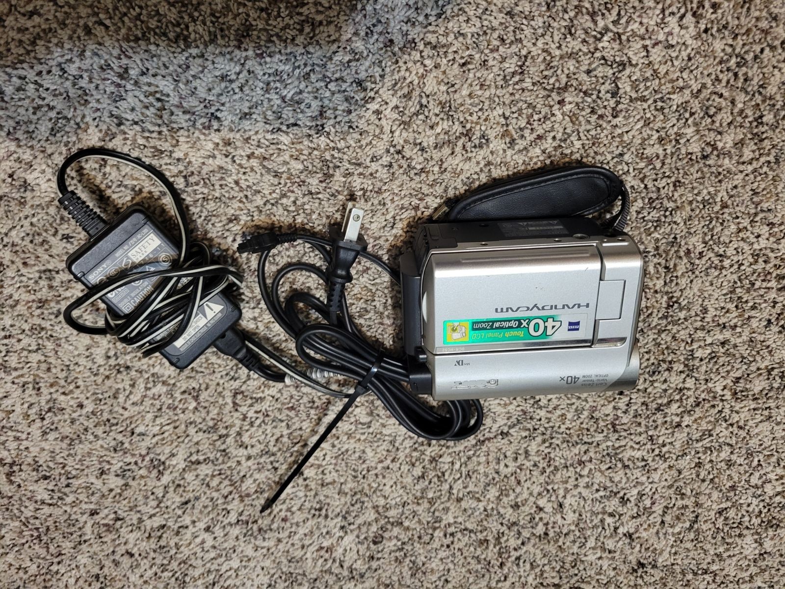 Sony Handycam DCR-HC52 MiniDV Camcorder 40x Optical Zoom Touch LCD Silver Sony Handycam DCR-HC52 MiniDV Camcorder 40x Optical Zoom Touch LCD Silver