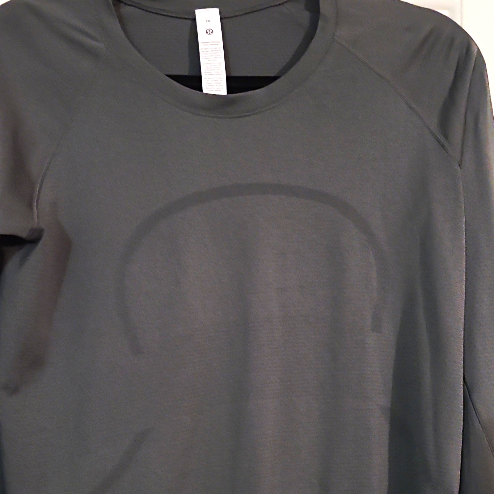 lululemon athletica Gray Thumbholes Stretch Crew Neck Raglan Top Womens 10 lululemon athletica Gray Thumbholes Stretch Crew Neck Raglan Top Womens 10
