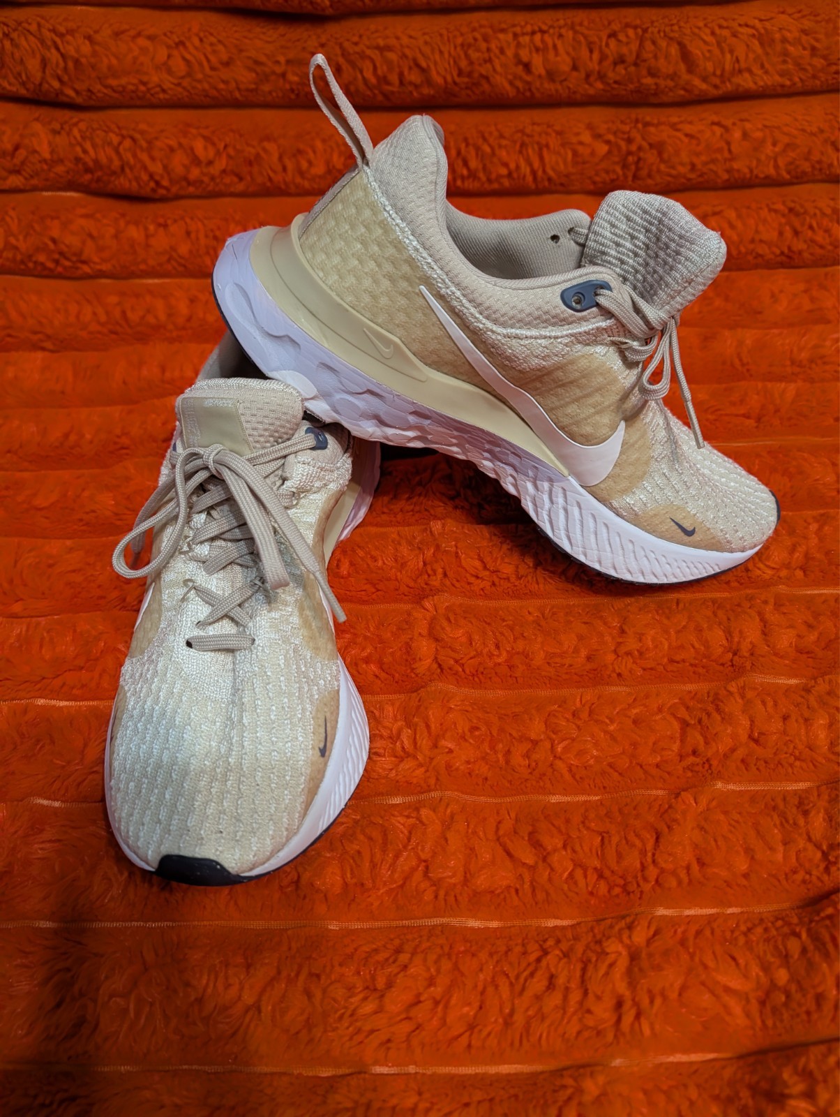 Women\'s Nike react infinity run flyknit 3 shoes in oat color size 7.5 Women\'s Nike react infinity run flyknit 3 shoes in oat color size 7.5