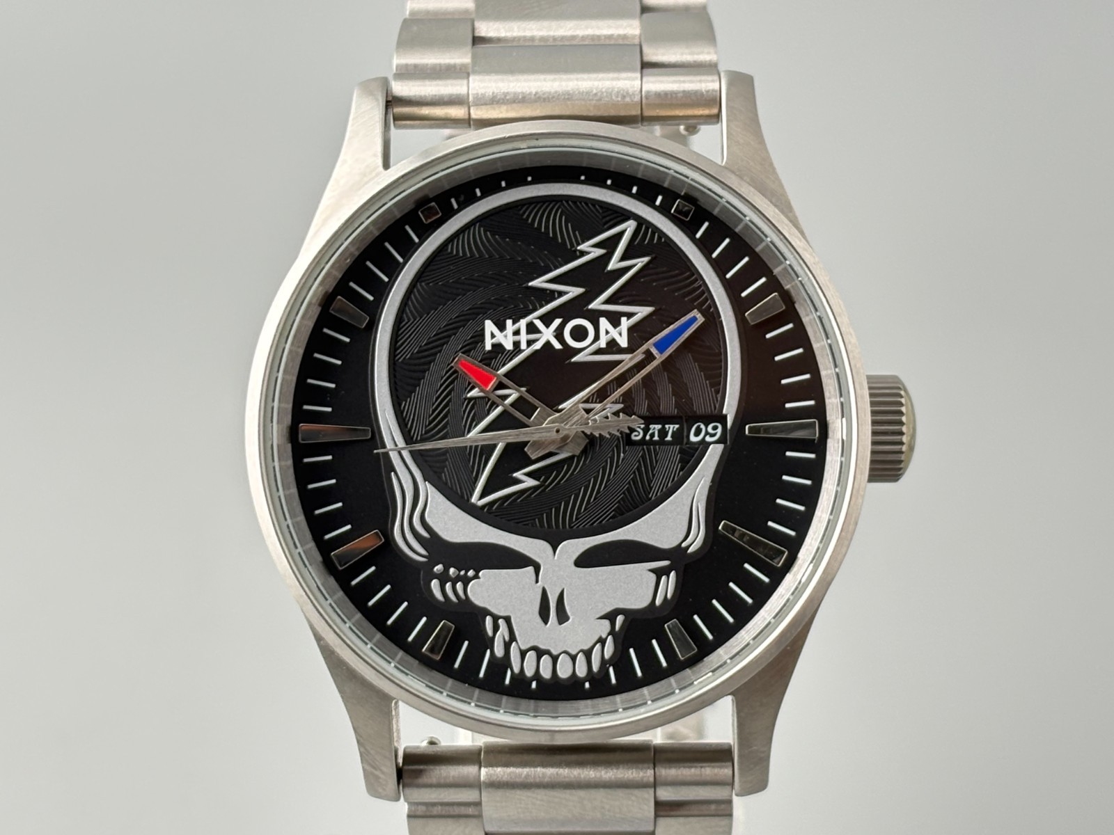 Nixon Grateful Dead Sentry Watch A1339-180-00 Stainless Steel Skull Quartz 42mm