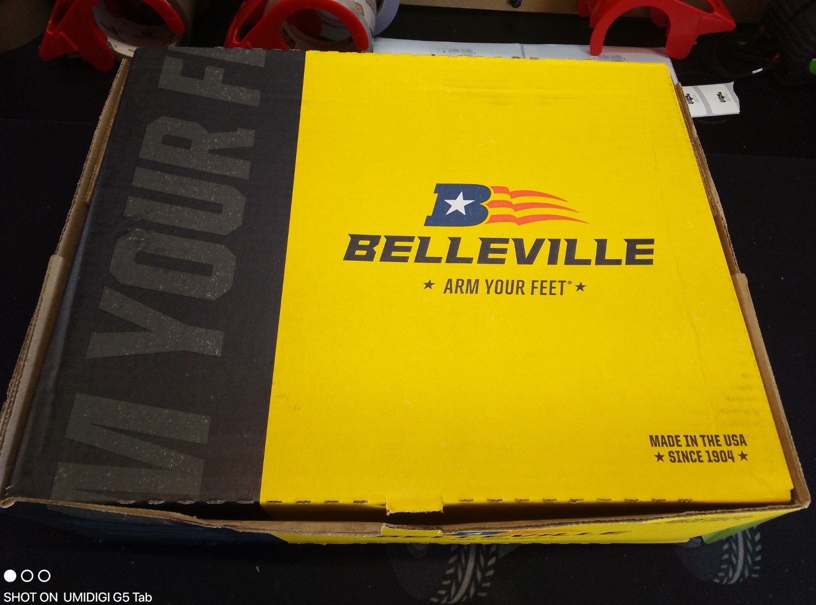 GENUINE BELLEVILLE MEN\'S DESERT COMBAT BOOTS. SIZE 10.0 R NEW IN BOX GENUINE BELLEVILLE MEN\'S DESERT COMBAT BOOTS. SIZE 10.0 R NEW IN BOX