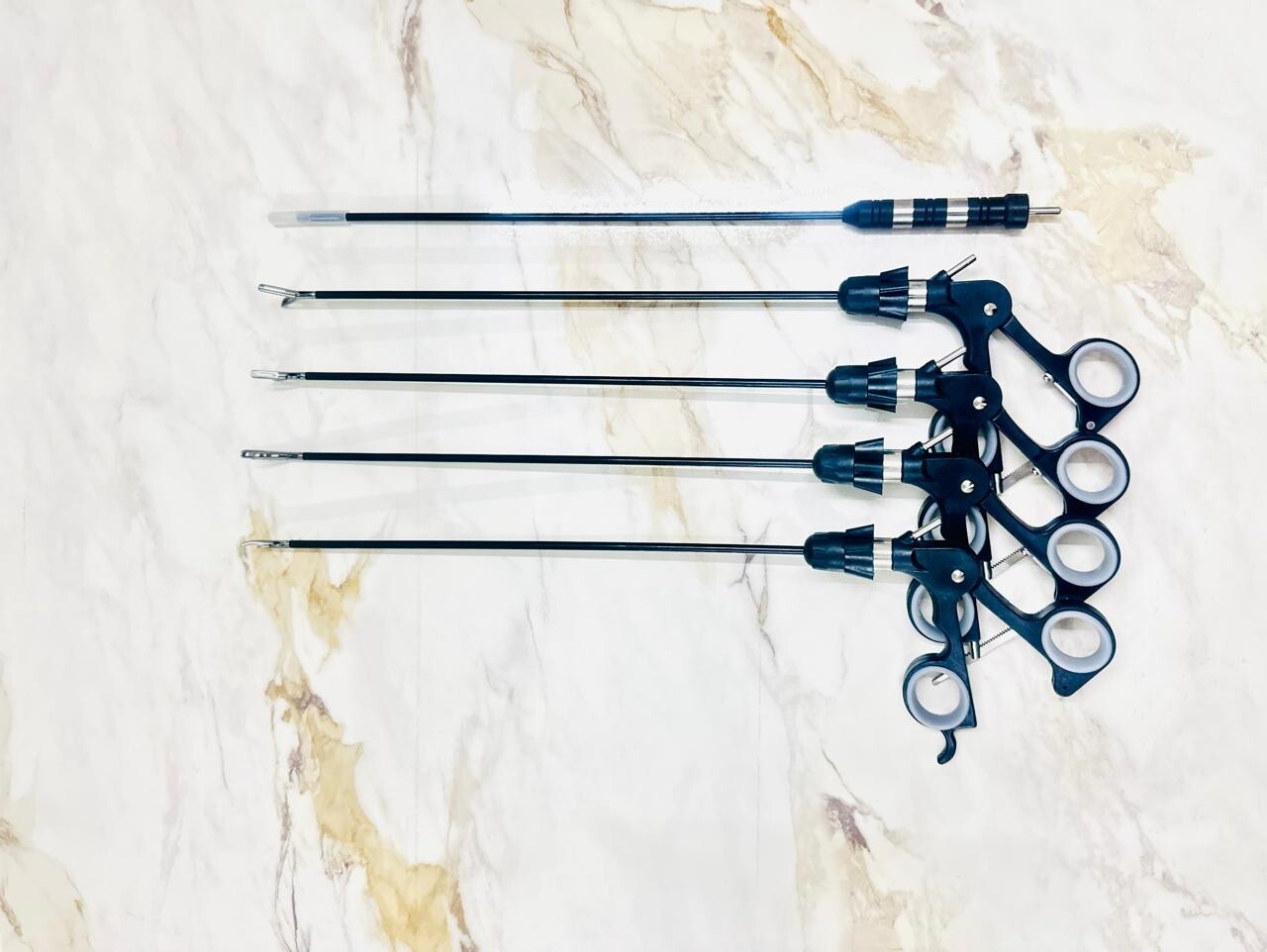 Laparoscopic L-Hook Fenestrated Maryland Grasper Instrument