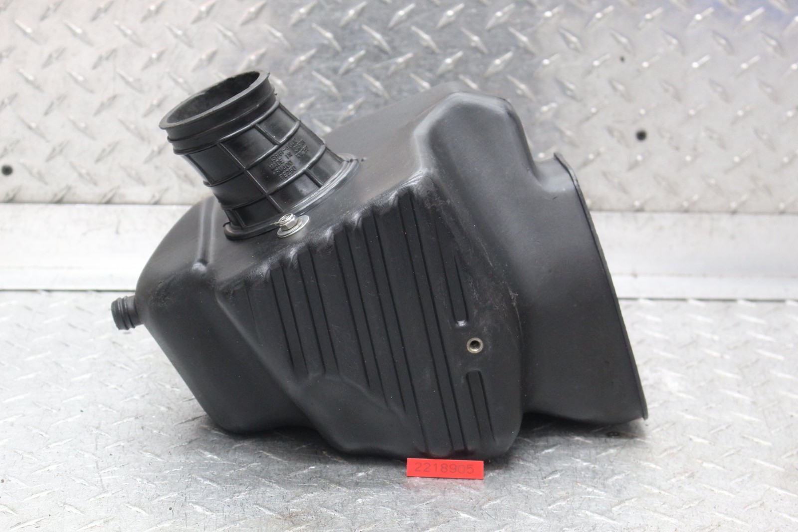 1979 SUZUKI RM250 AIRBOX AIR CLEANER BOX HOUSING 13700-40400 1979 SUZUKI RM250 AIRBOX AIR CLEANER BOX HOUSING 13700-40400