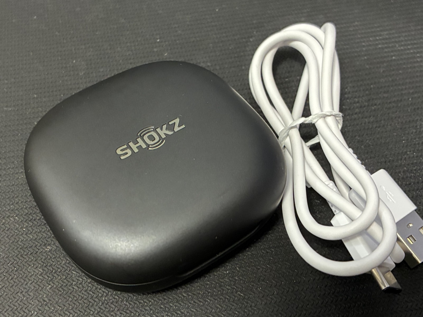 Shokz OpenFit 2 Open-Ear Chargind Case with cable  - Black (T920) , no buds