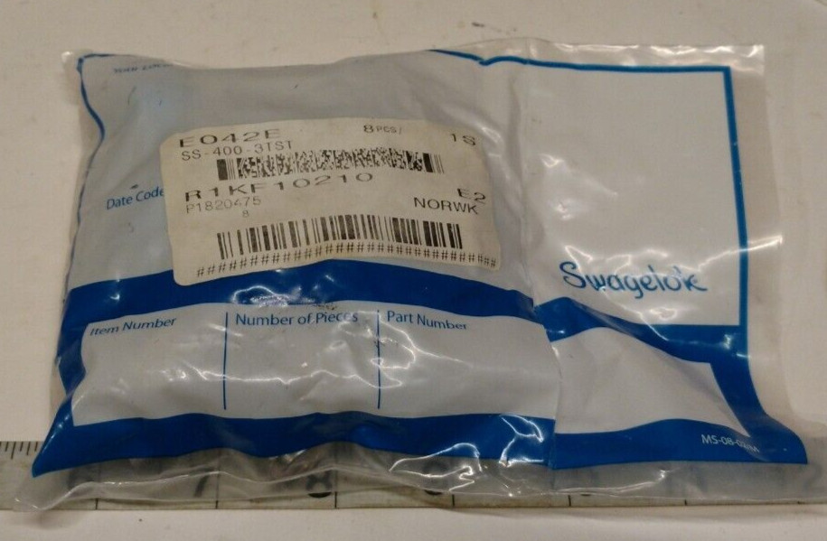 Lot of 8 SWAGELOK TEE PIPE TO TUBE SS-400-3TST Lot of 8 SWAGELOK TEE PIPE TO TUBE SS-400-3TST