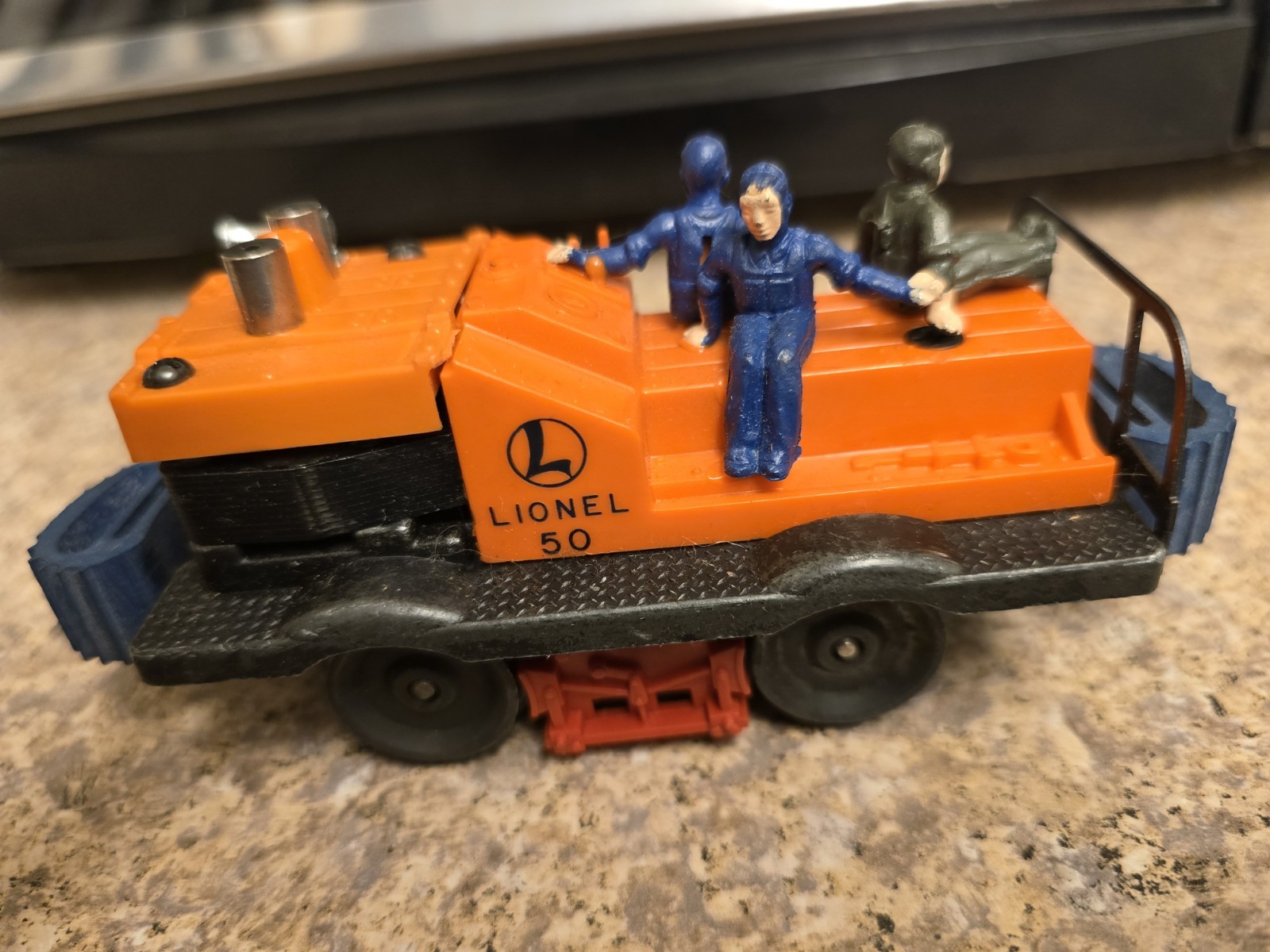 Vintage Postwar Lionel 50 Motorized Gang Car Off-Center Horn 3 Figures O Gauge