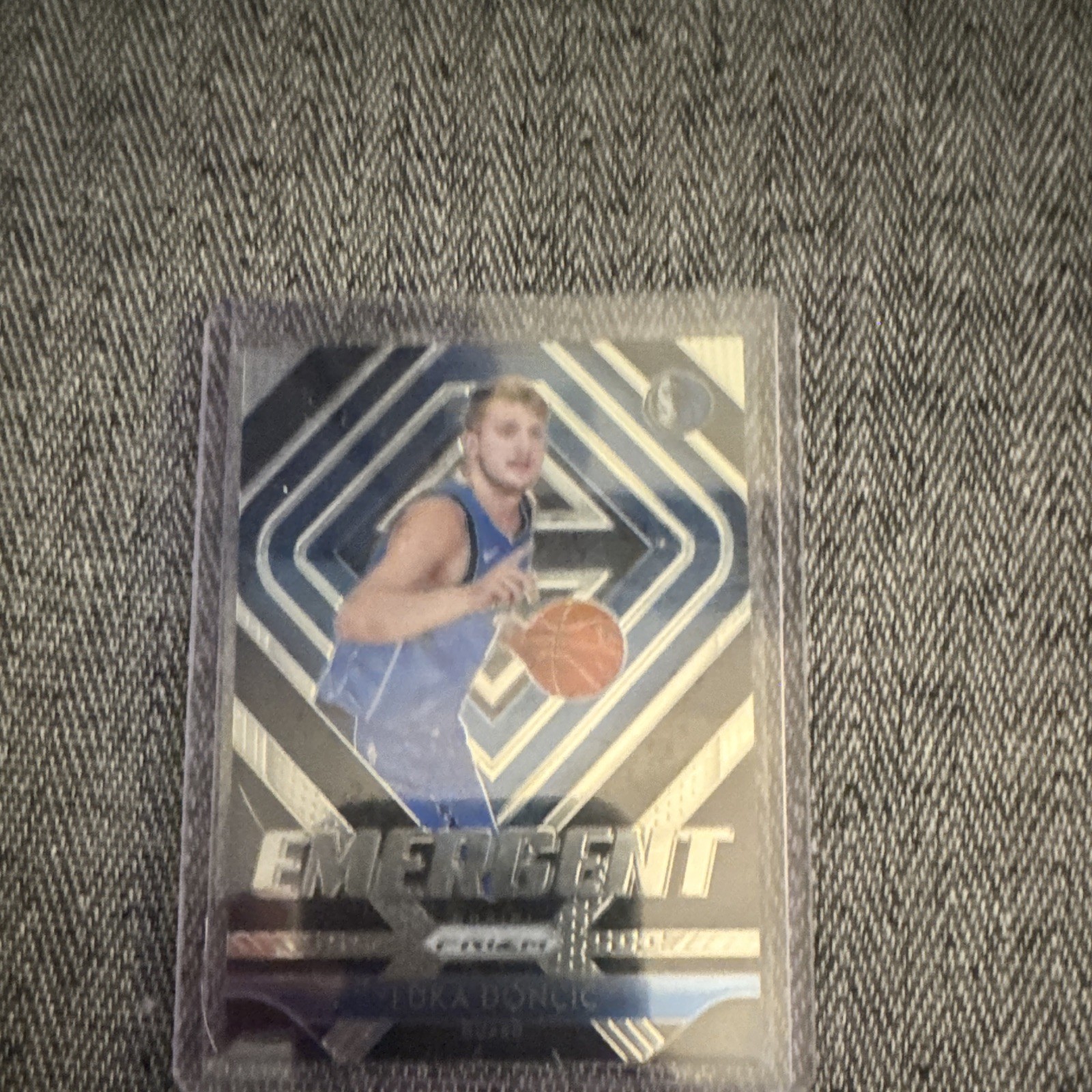2018-19 Panini Prizm Luka Dončić Rookie Emergent RC