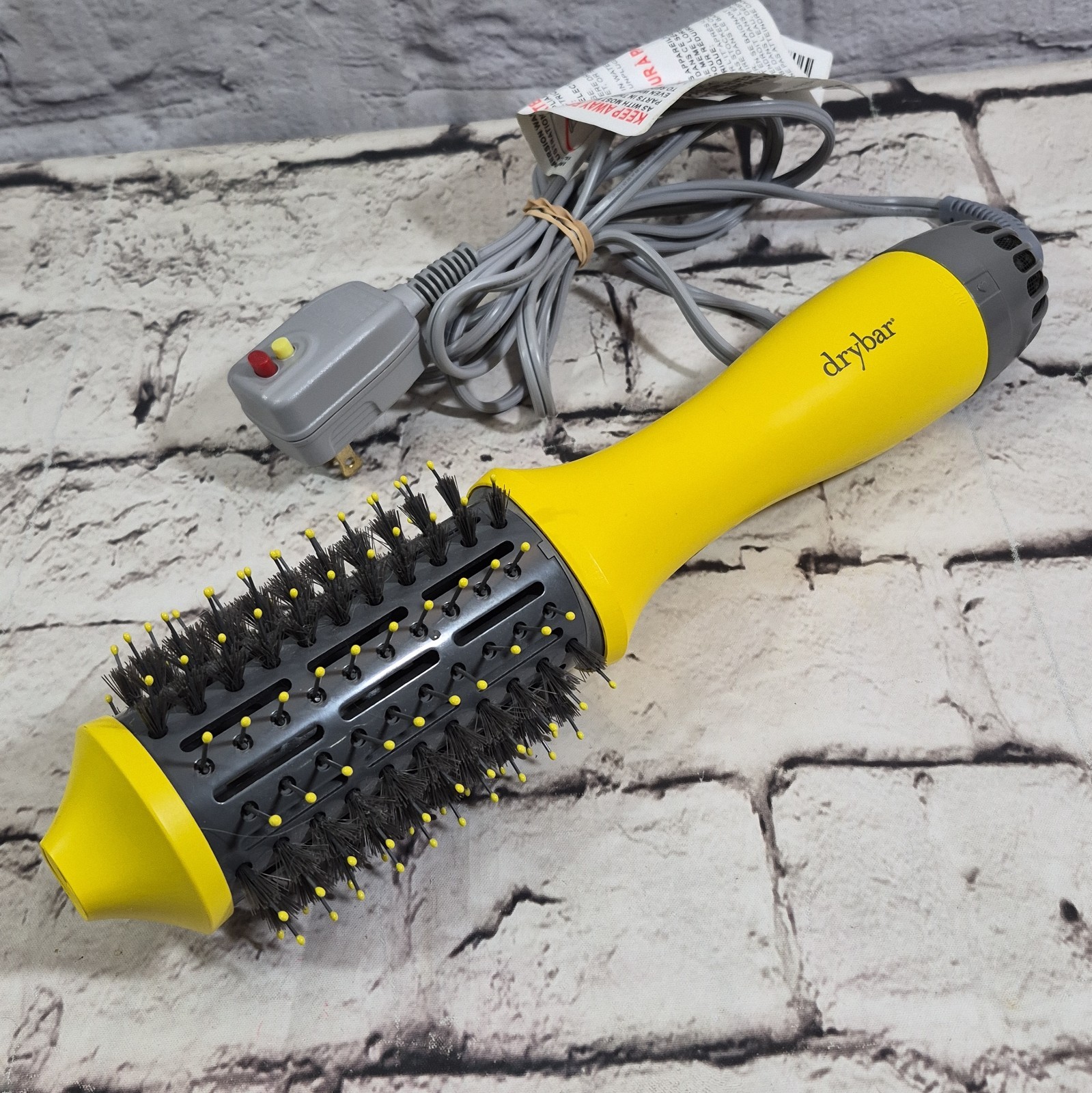 Drybar Hair Blow Dryer Brush 900-2840-4 The Single Shot Round Yellow Styling Drybar Hair Blow Dryer Brush 900-2840-4 The Single Shot Round Yellow Styling