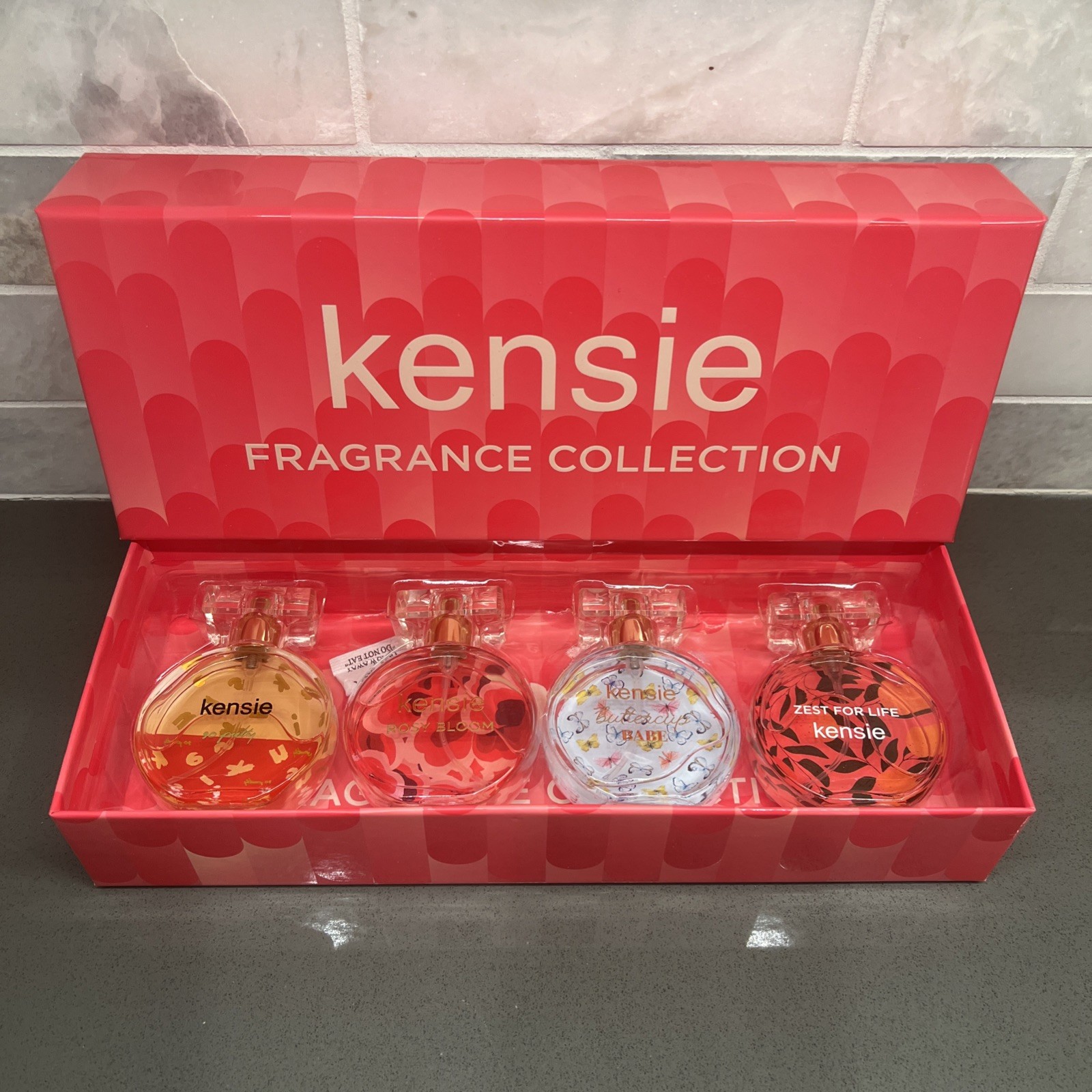 NEW Kensie by Kensie, 4 Piece Variety Fine Fragrance Coffret for Women NEW Kensie by Kensie, 4 Piece Variety Fine Fragrance Coffret for Women