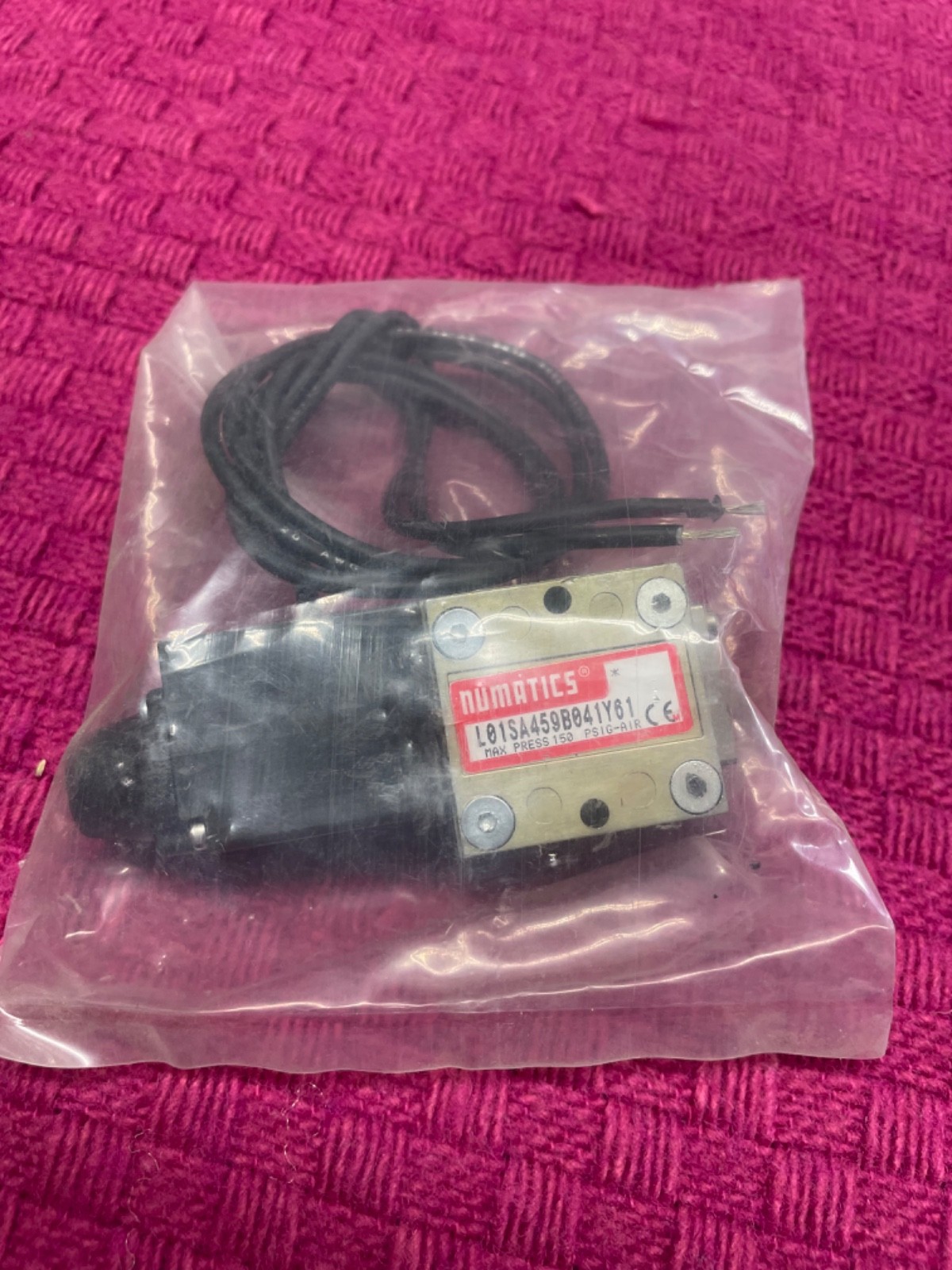 NEW NUMATICS L01SA459B041Y61 SOLENOID  VALVE 1/8 NPT PORTS 24vdc