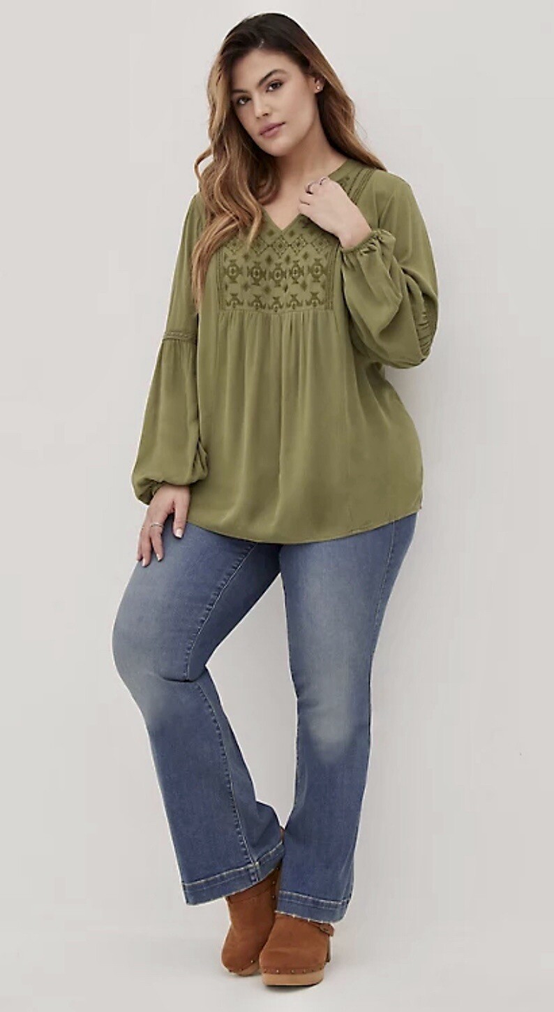 NWT Torrid Crinkle Embroidered Olive Green Peasant Top Size 4 / 4X / 26