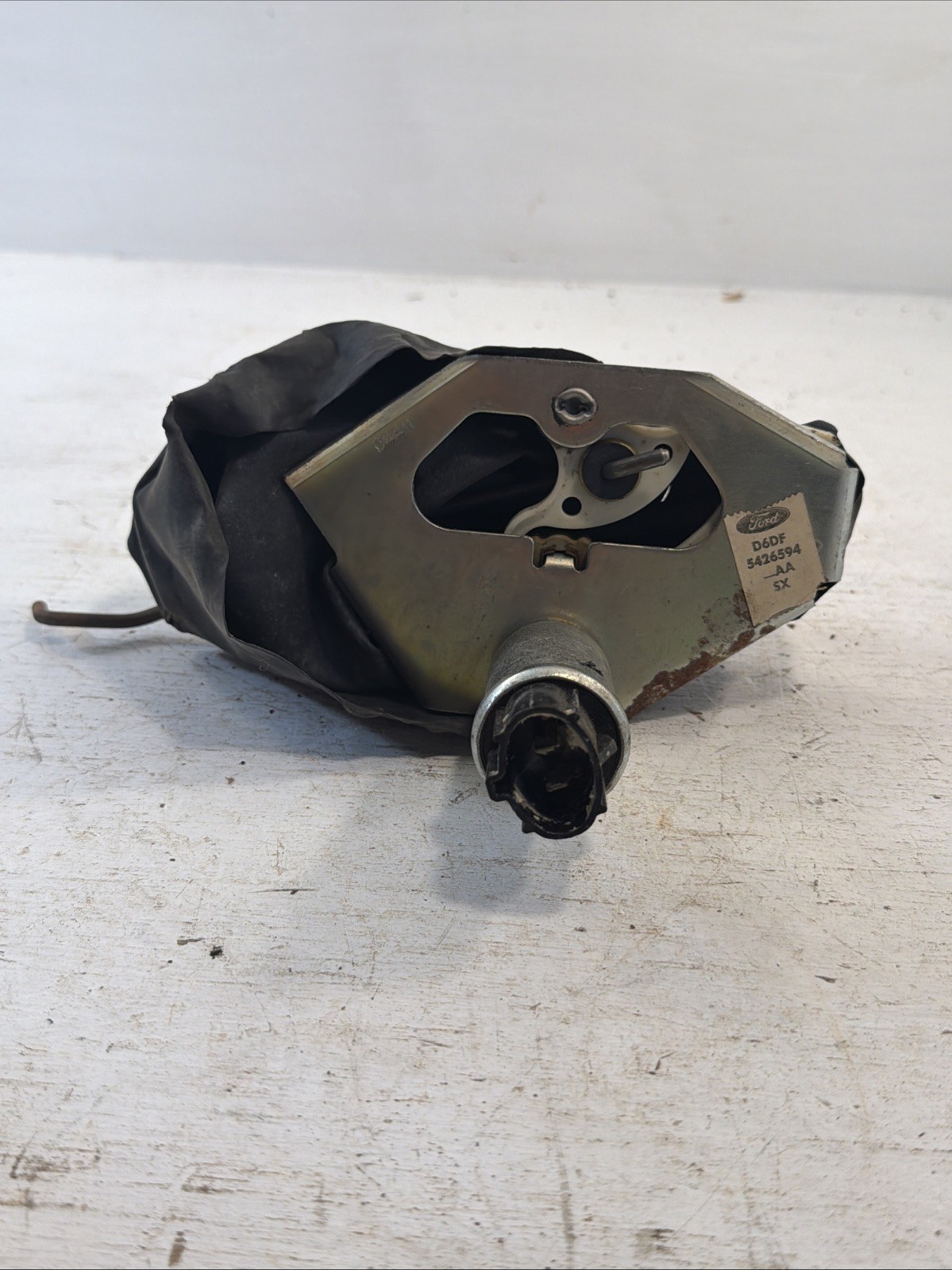 NOS OEM Ford D6DF-5426594-AA LH Power Door Lock Actuator Assembly 1974-76 Torino NOS OEM Ford D6DF-5426594-AA LH Power Door Lock Actuator Assembly 1974-76 Torino