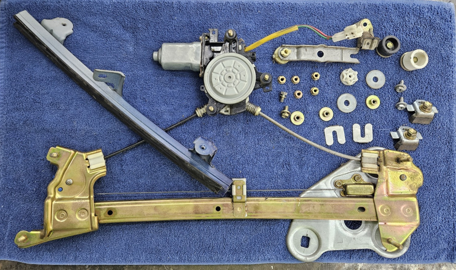00-05 OEM TOYOTA CELICA LH DRIVER SIDE WINDOW REGULATOR MOTOR & TRACK & HARDWARE 00-05 OEM TOYOTA CELICA LH DRIVER SIDE WINDOW REGULATOR MOTOR & TRACK & HARDWARE