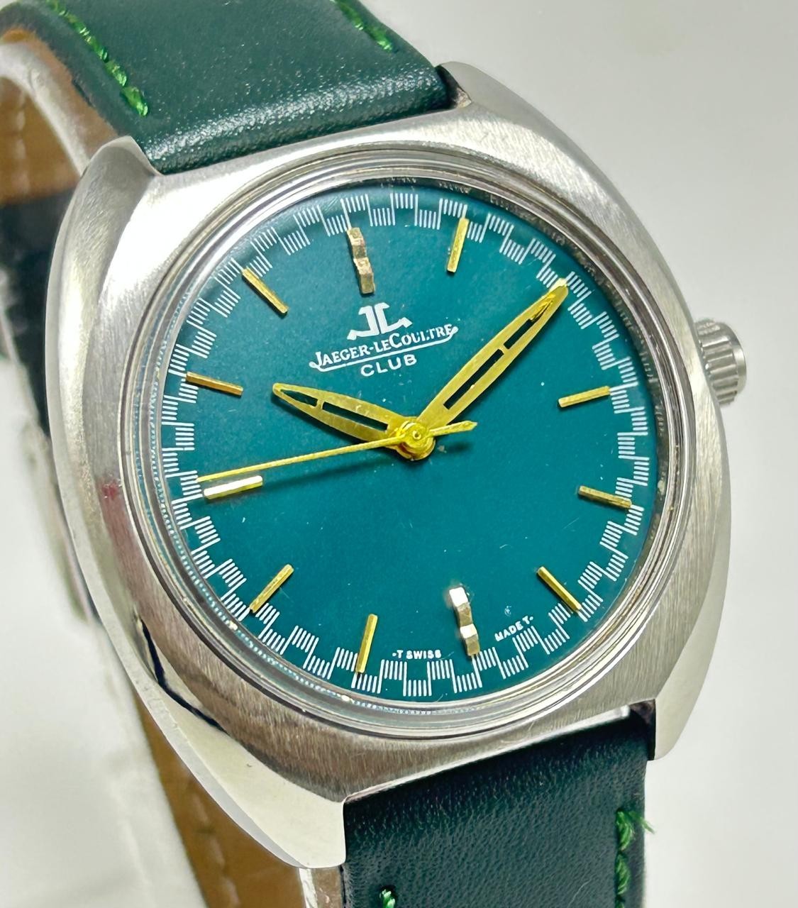 Vintage Jeager-LeCoultre Club 17 Jewels Manual Winding Swiss Made Men's Watch.