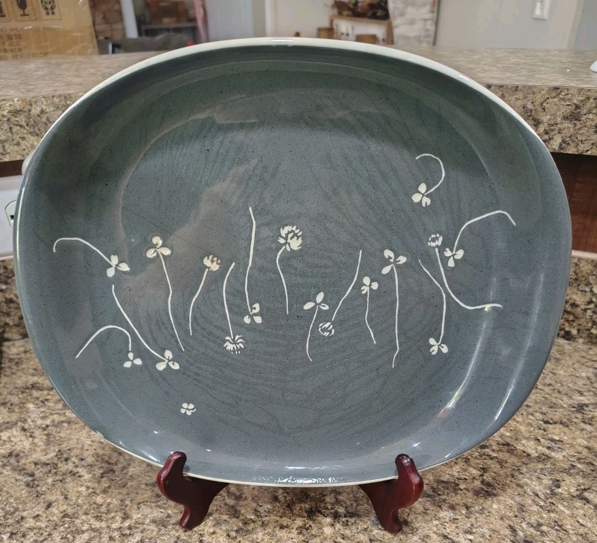 VTG 13X11 HARKERWARE RUSSEL WRIGHT WHITE CLOVER PLATTER CHARCOAL. SEE PHOTOS VTG 13X11 HARKERWARE RUSSEL WRIGHT WHITE CLOVER PLATTER CHARCOAL. SEE PHOTOS