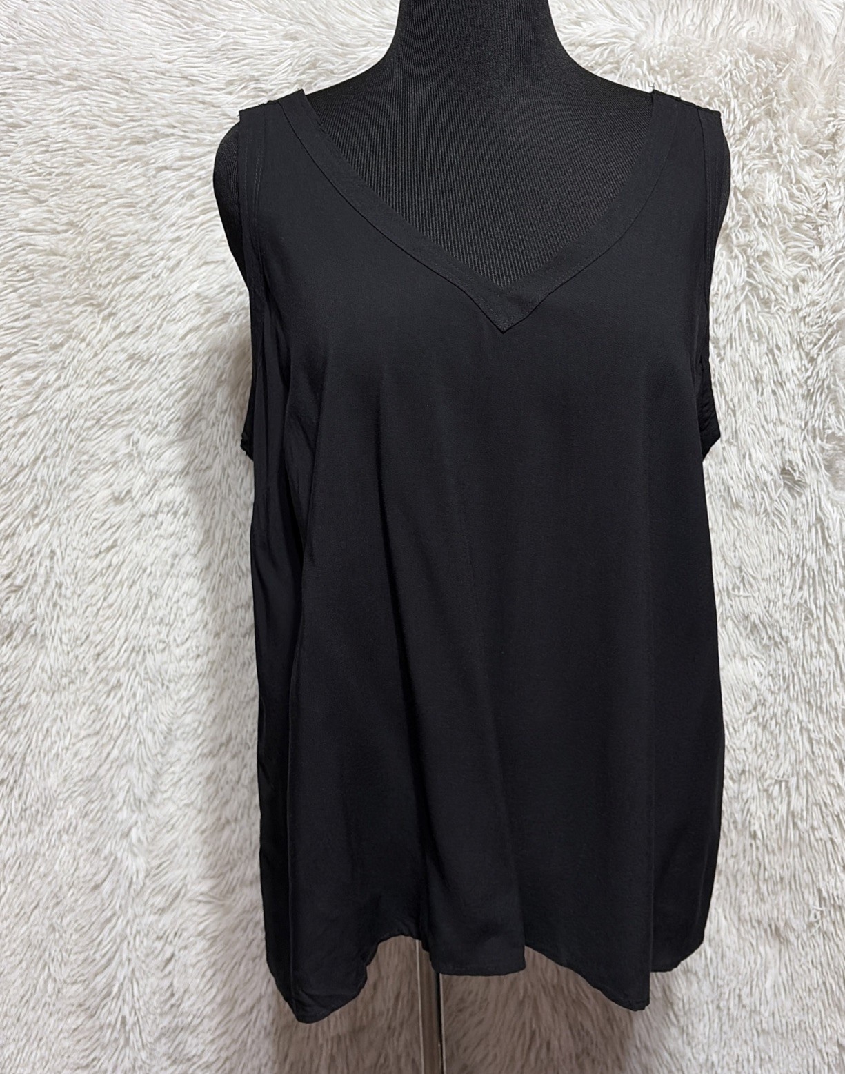 Torrid Cami Top Women\'s Size 1X Black Rayon Sleeveless V-Neck Pullover Tank Top Torrid Cami Top Women\'s Size 1X Black Rayon Sleeveless V-Neck Pullover Tank Top