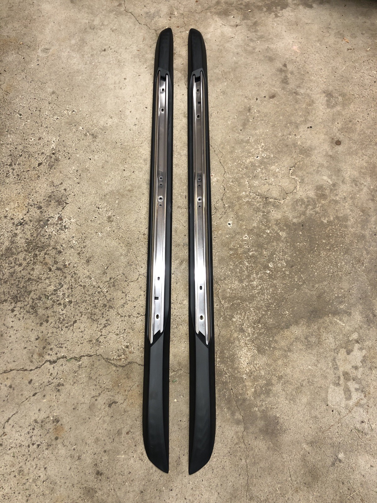 2011-2020 JEEP GRAND CHEROKEE ROOF RACK RAIL LUGGAGE CARRIER MOLDING OEM 2011-2020 JEEP GRAND CHEROKEE ROOF RACK RAIL LUGGAGE CARRIER MOLDING OEM